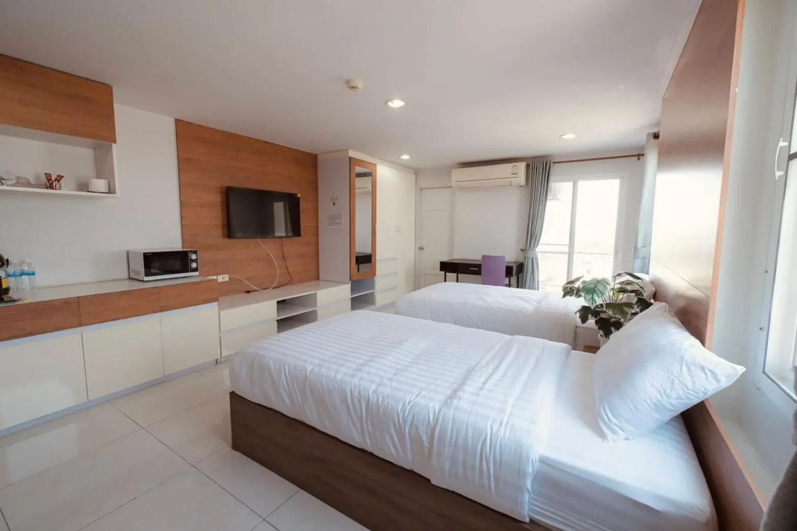 Photo of the whole room, Bed in The Seasons