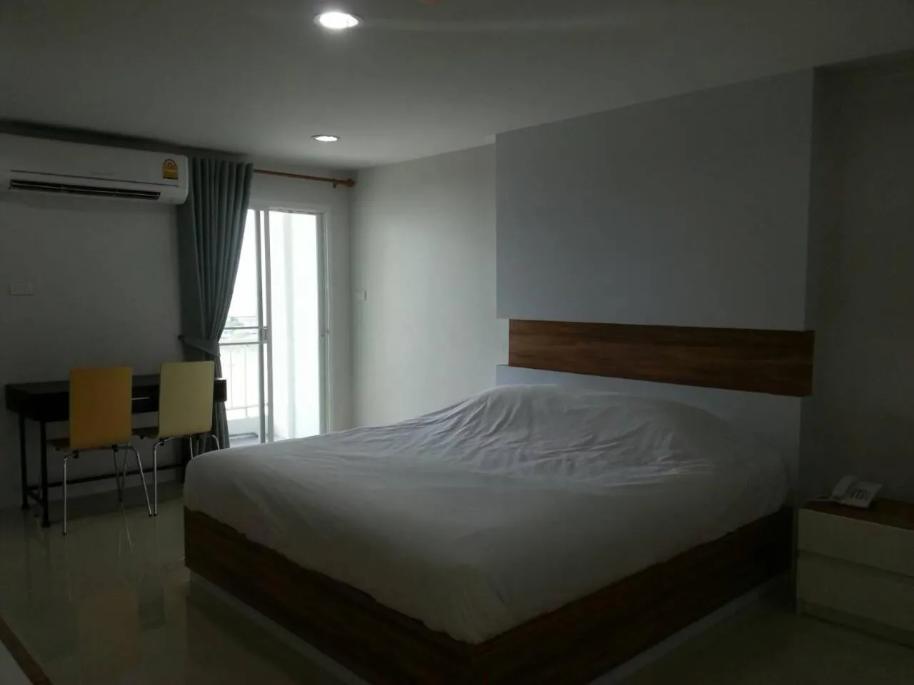 Bedroom, Bed in The Seasons