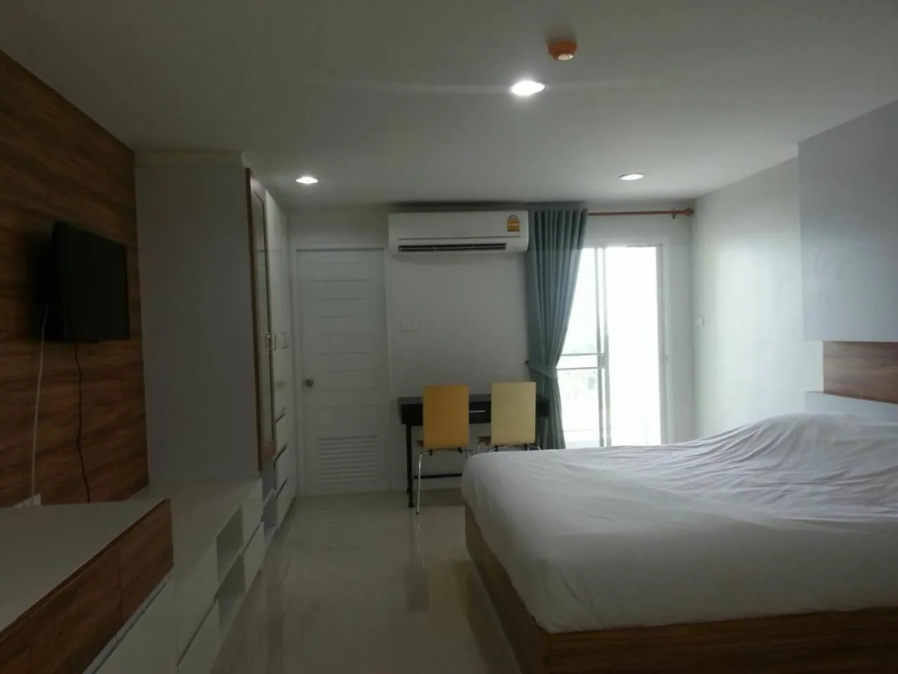 Bedroom, Bed in The Seasons