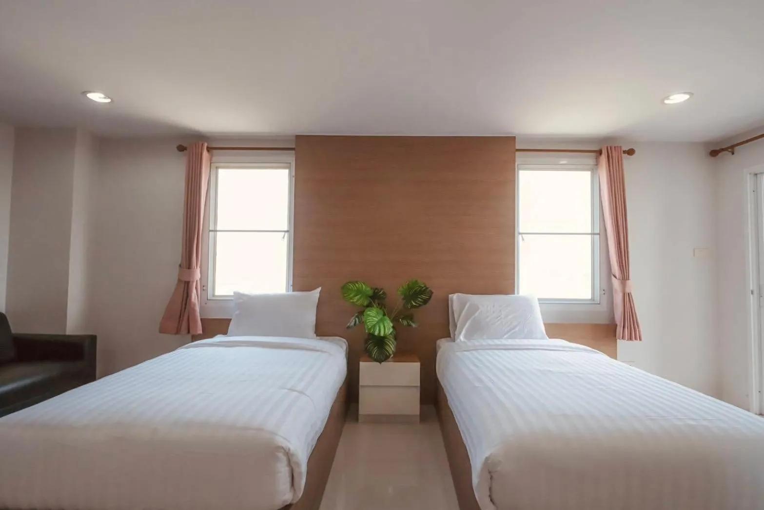 Photo of the whole room, Bed in The Seasons