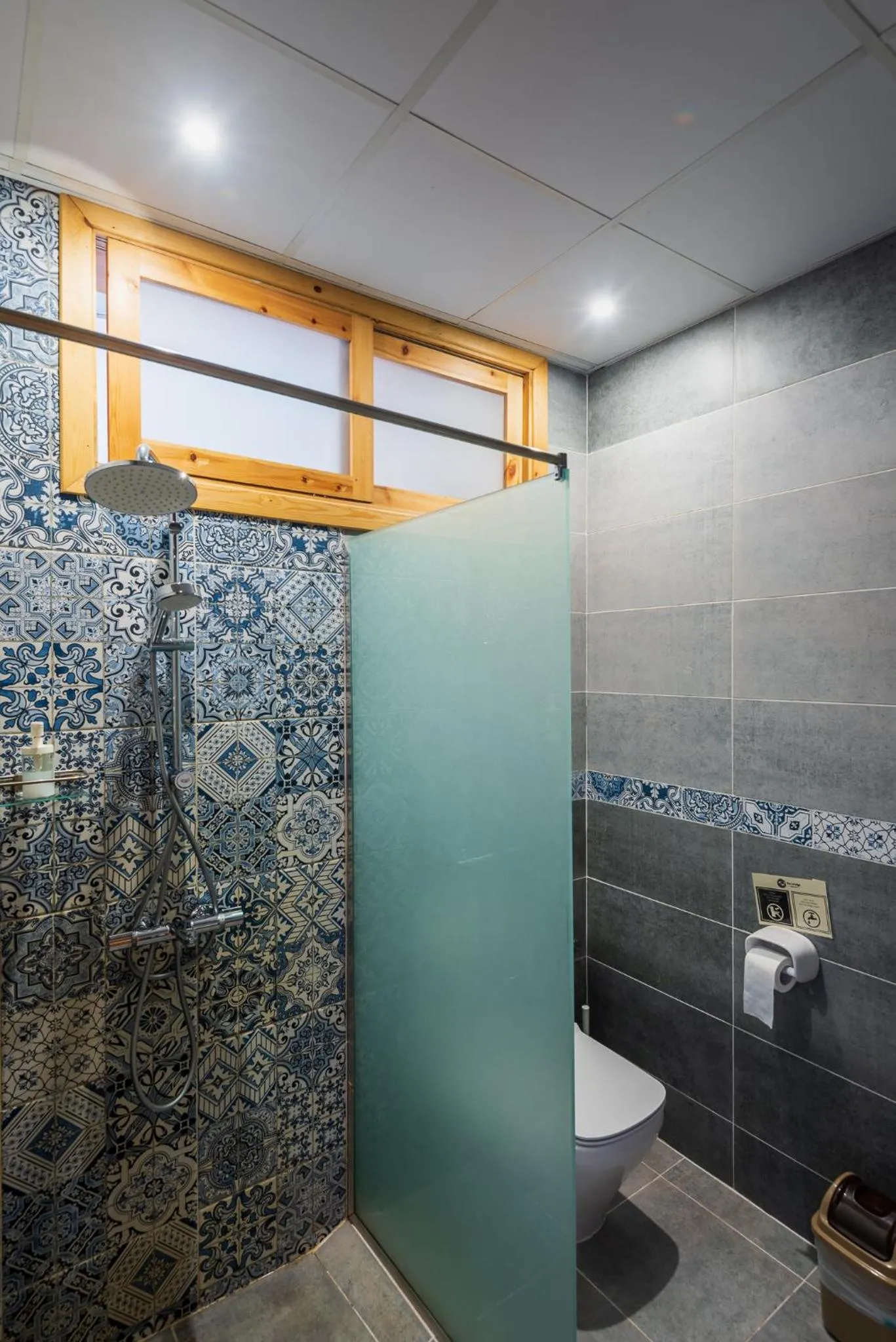 Shower in The Bridge Dahab