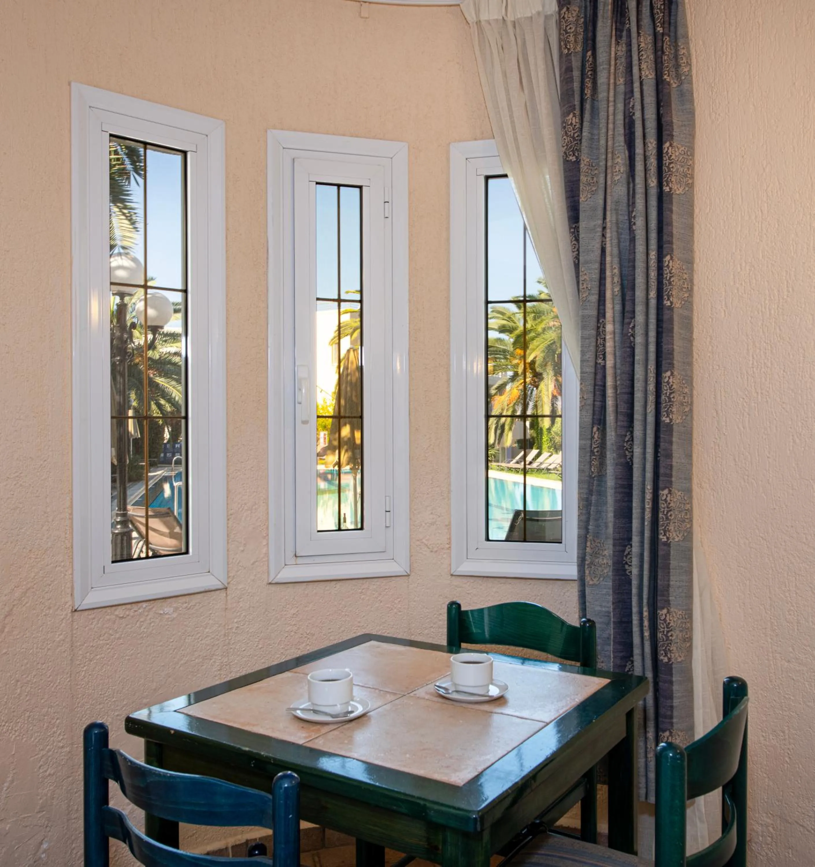 Dining area in Castle Suites Hotel