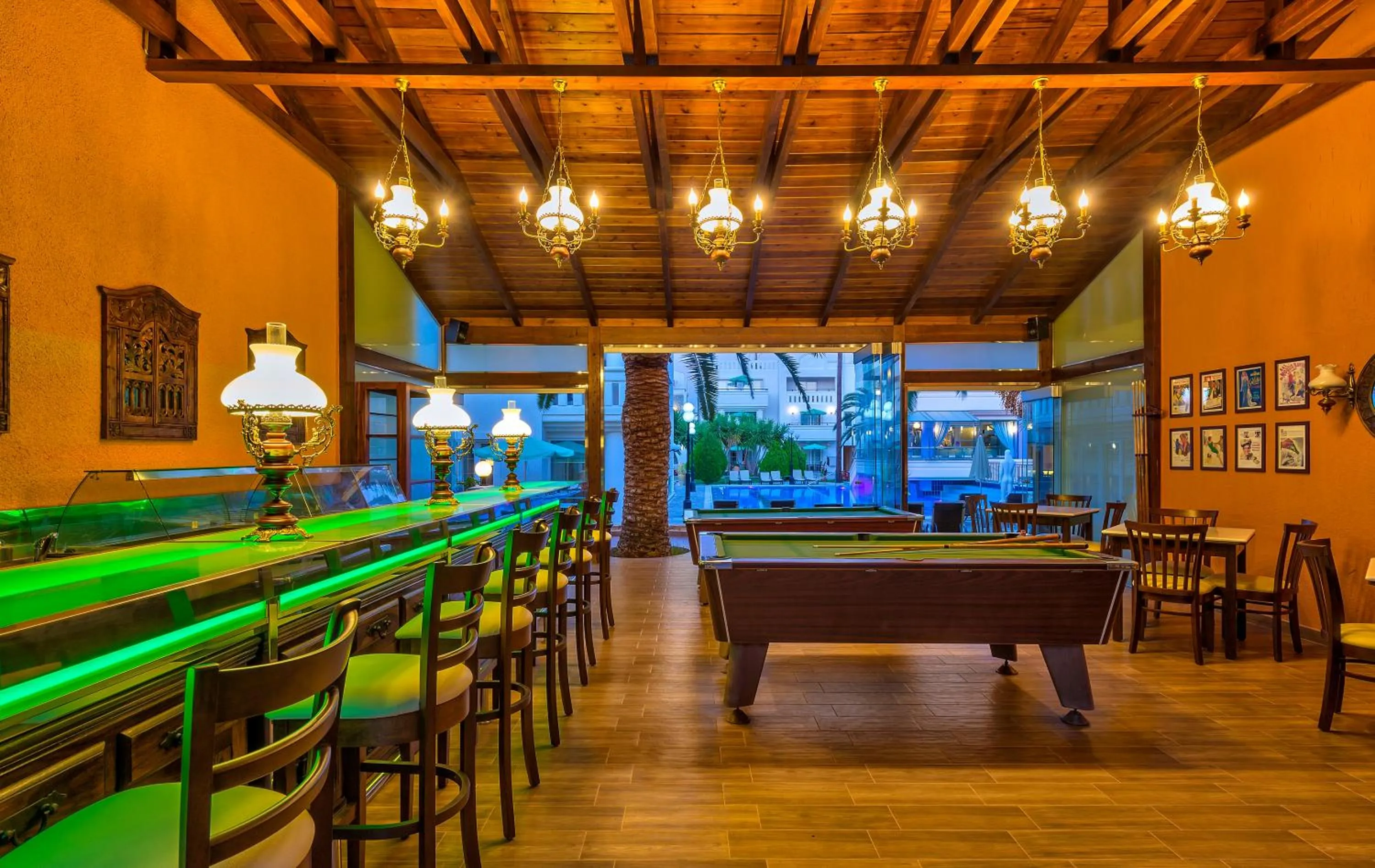 Billiard in Castle Suites Hotel