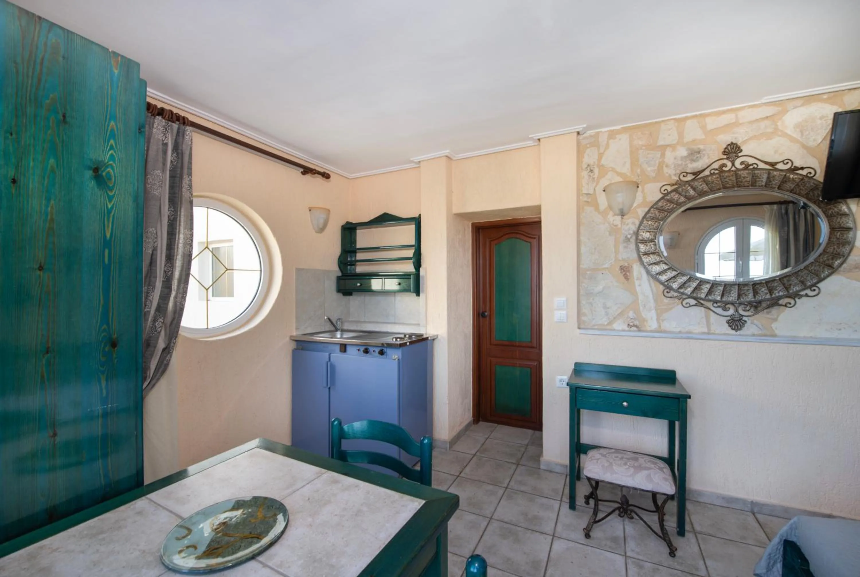 Kitchen or kitchenette in Castle Suites Hotel