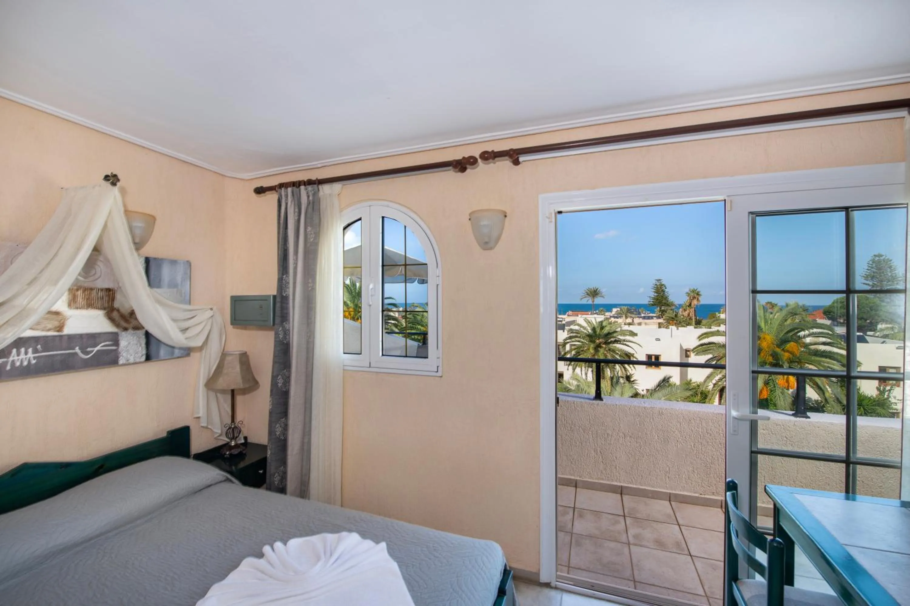 Bed in Castle Suites Hotel