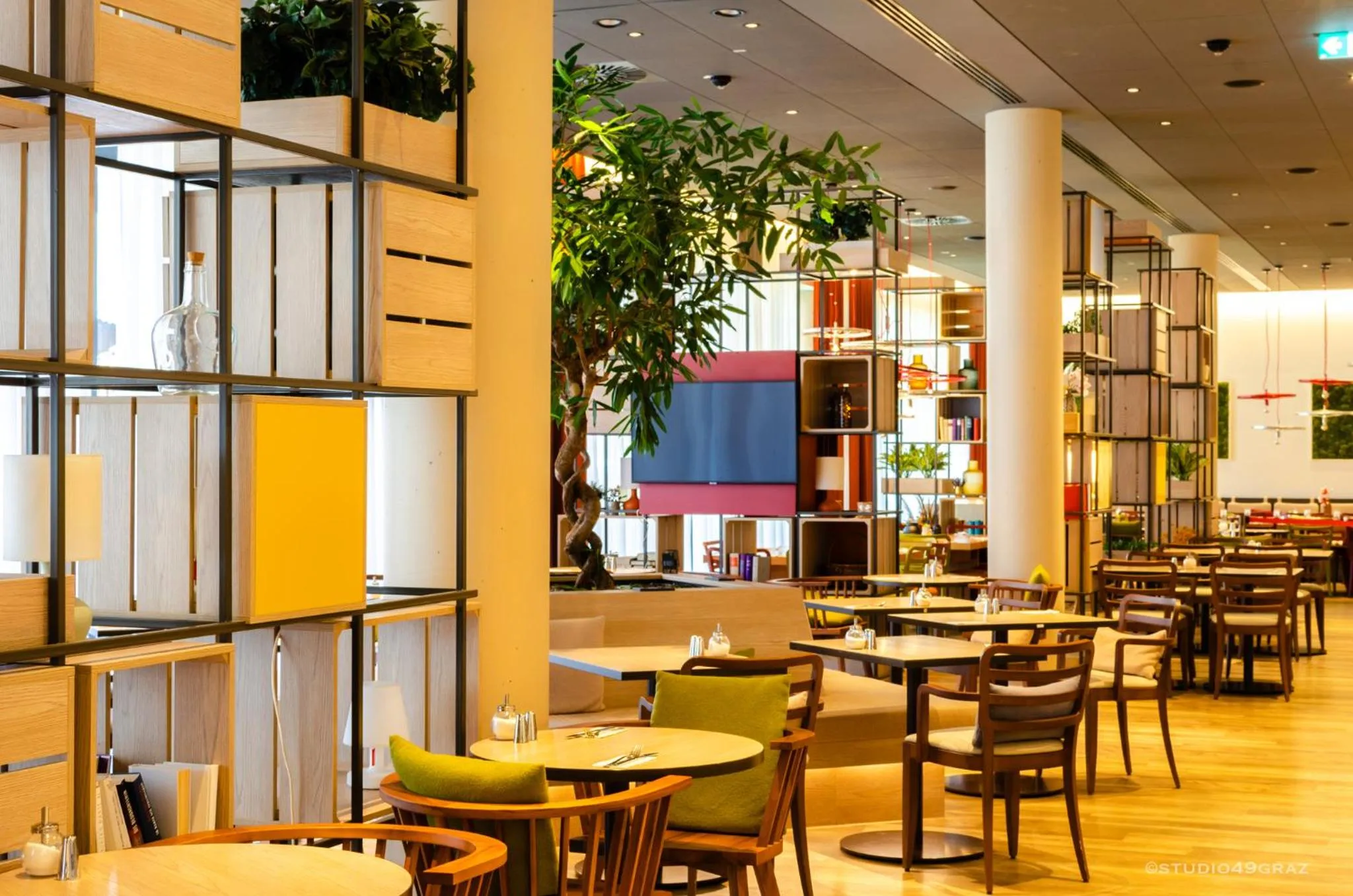Restaurant/places to eat in IntercityHotel Graz