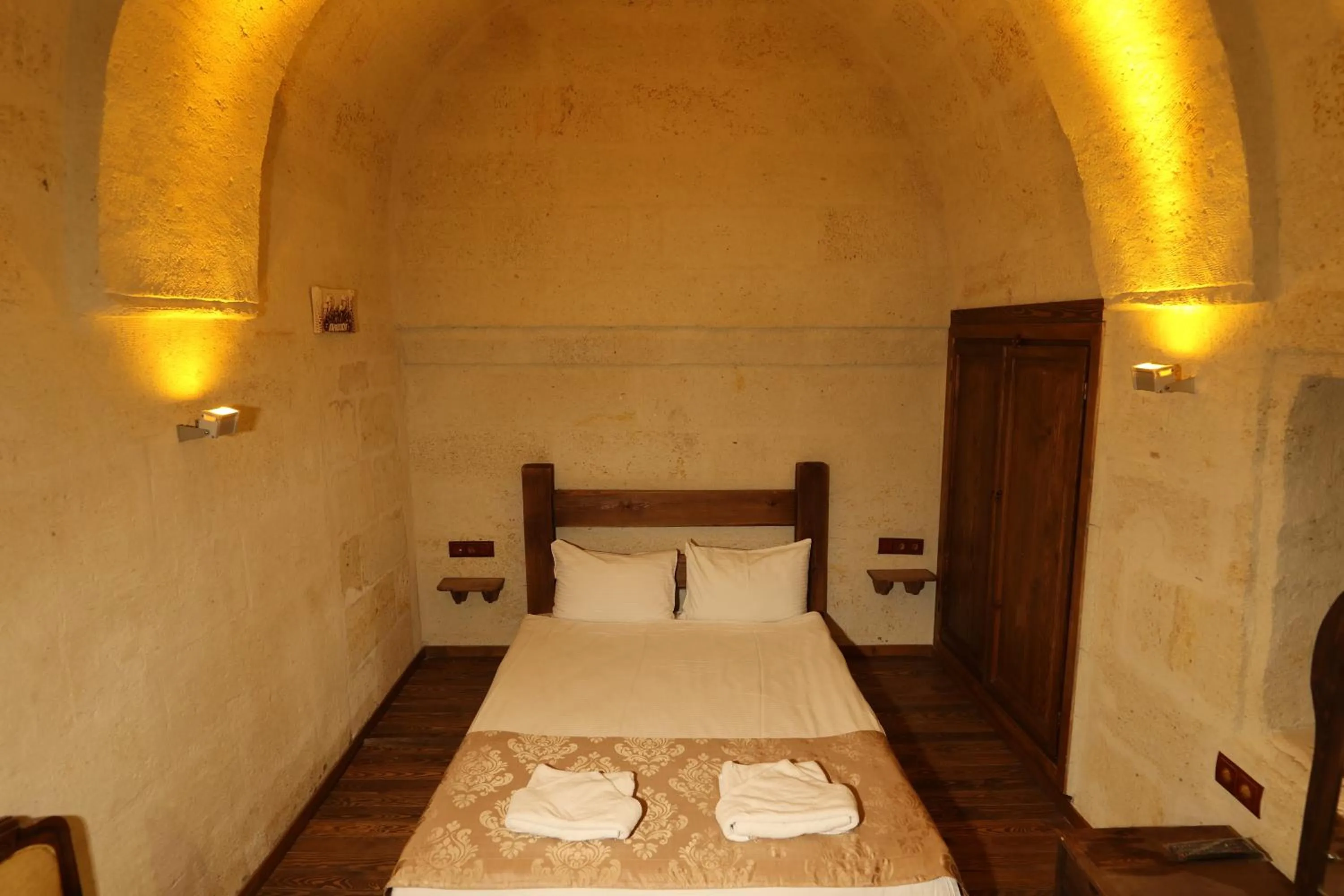 Photo of the whole room, Bed in Cappadocia Balloon Boutique