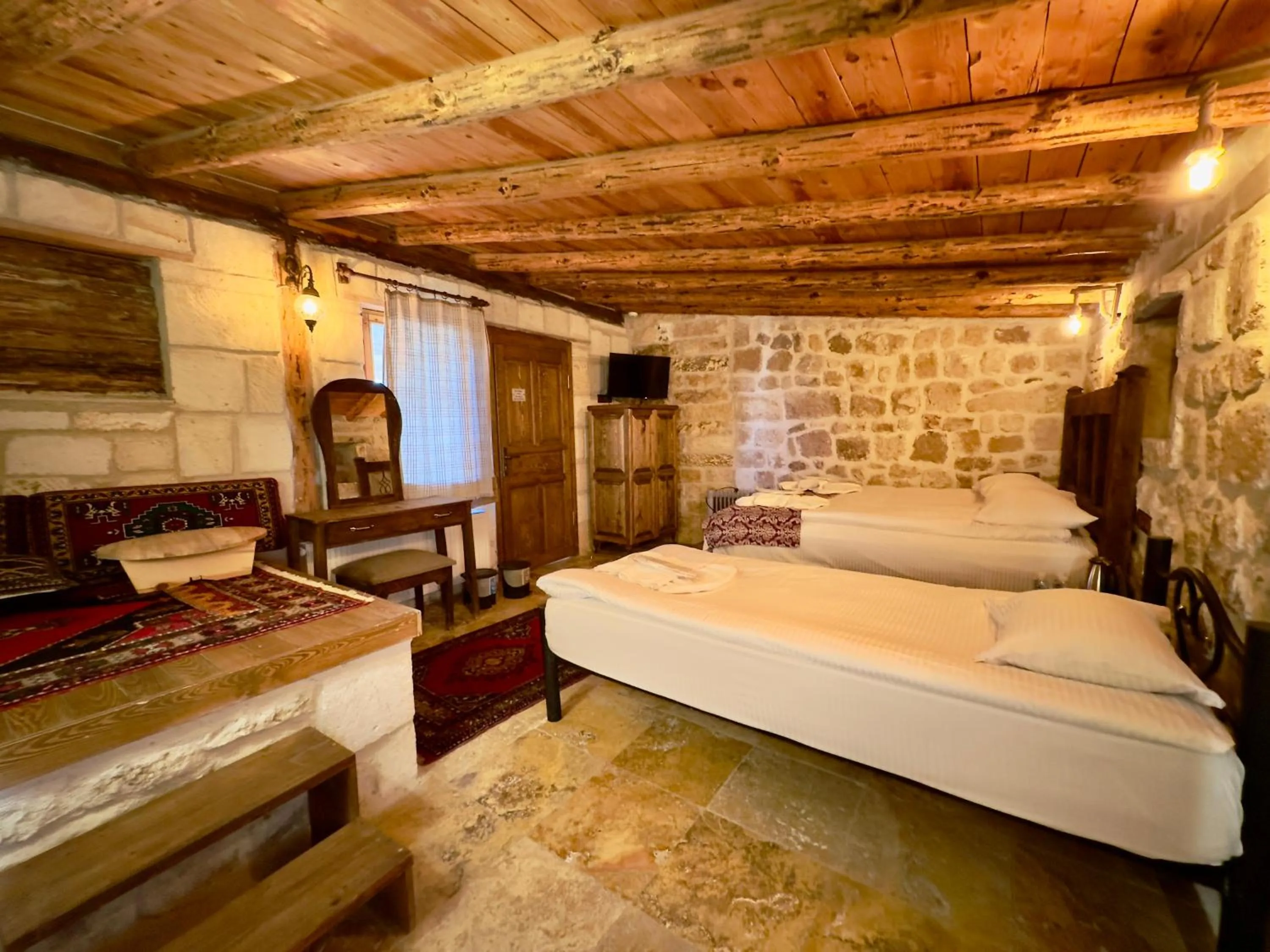 Photo of the whole room, Bed in Cappadocia Balloon Boutique