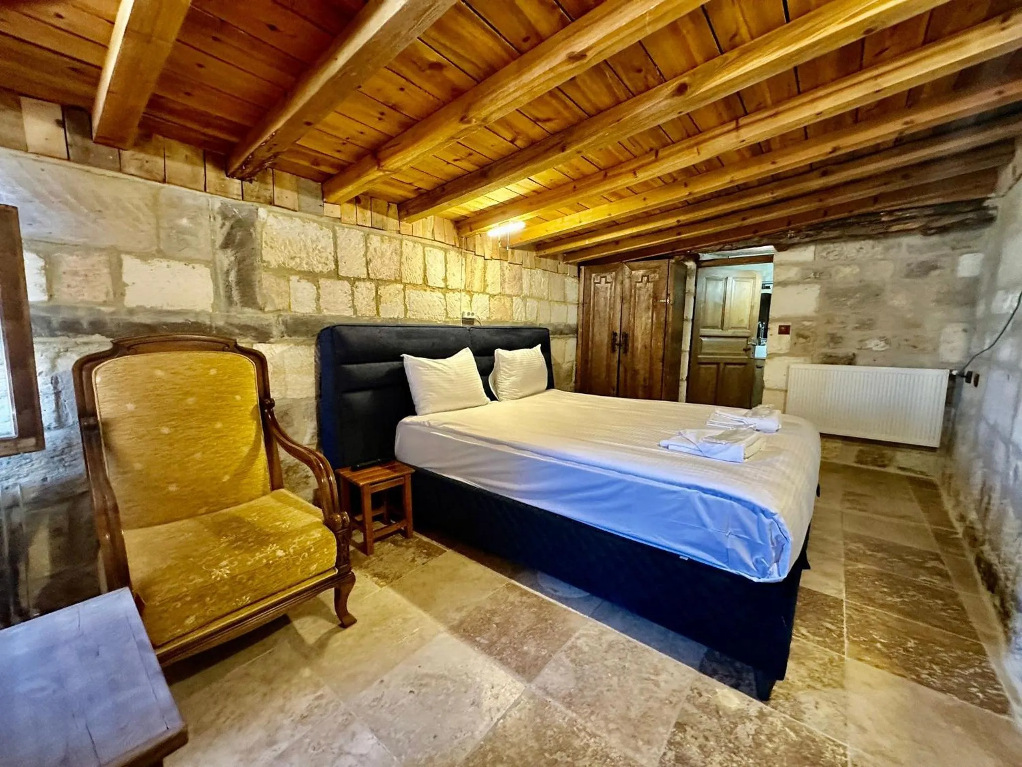 Photo of the whole room, Bed in Cappadocia Balloon Boutique