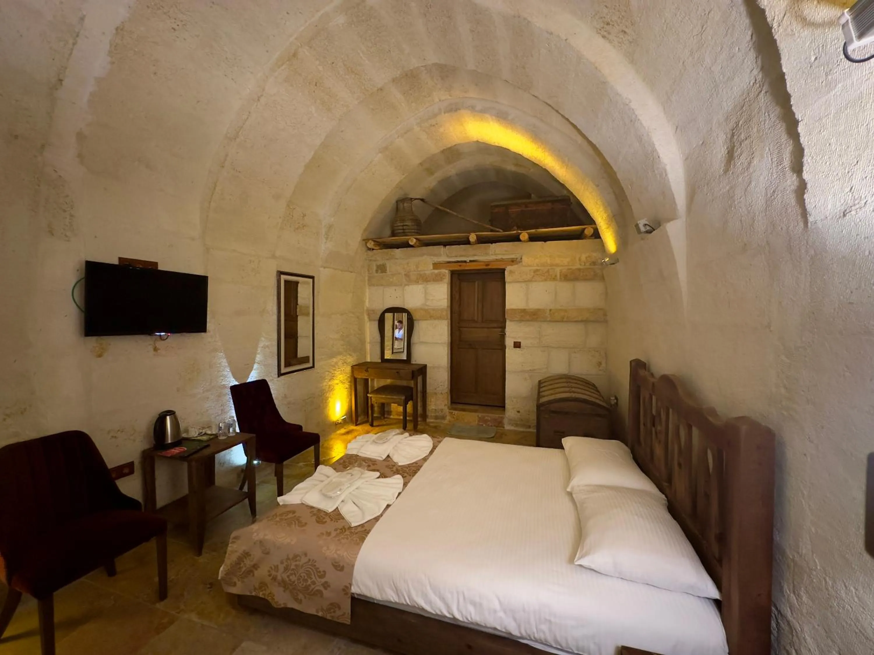 Photo of the whole room, Bed in Cappadocia Balloon Boutique