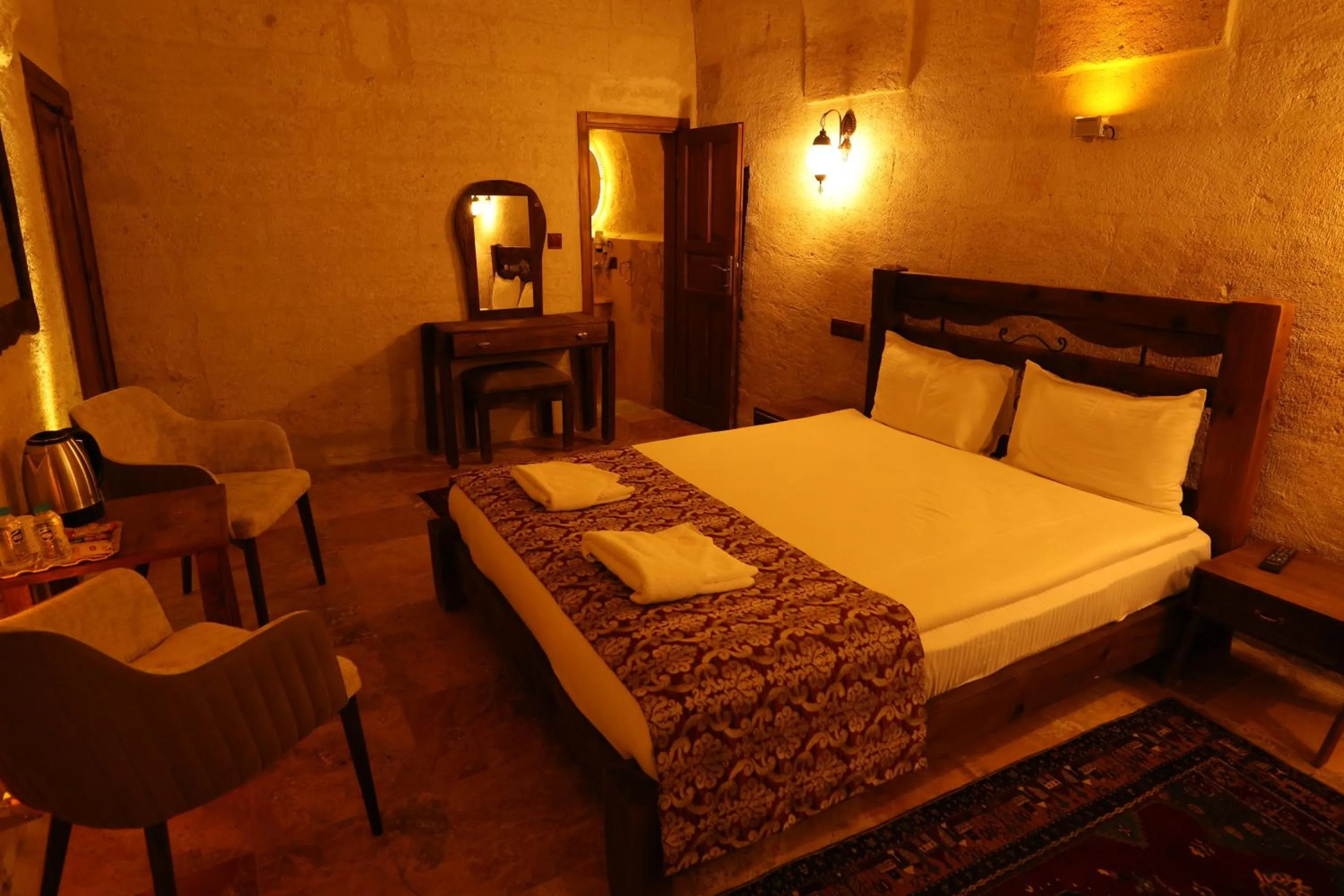 Photo of the whole room, Bed in Cappadocia Balloon Boutique