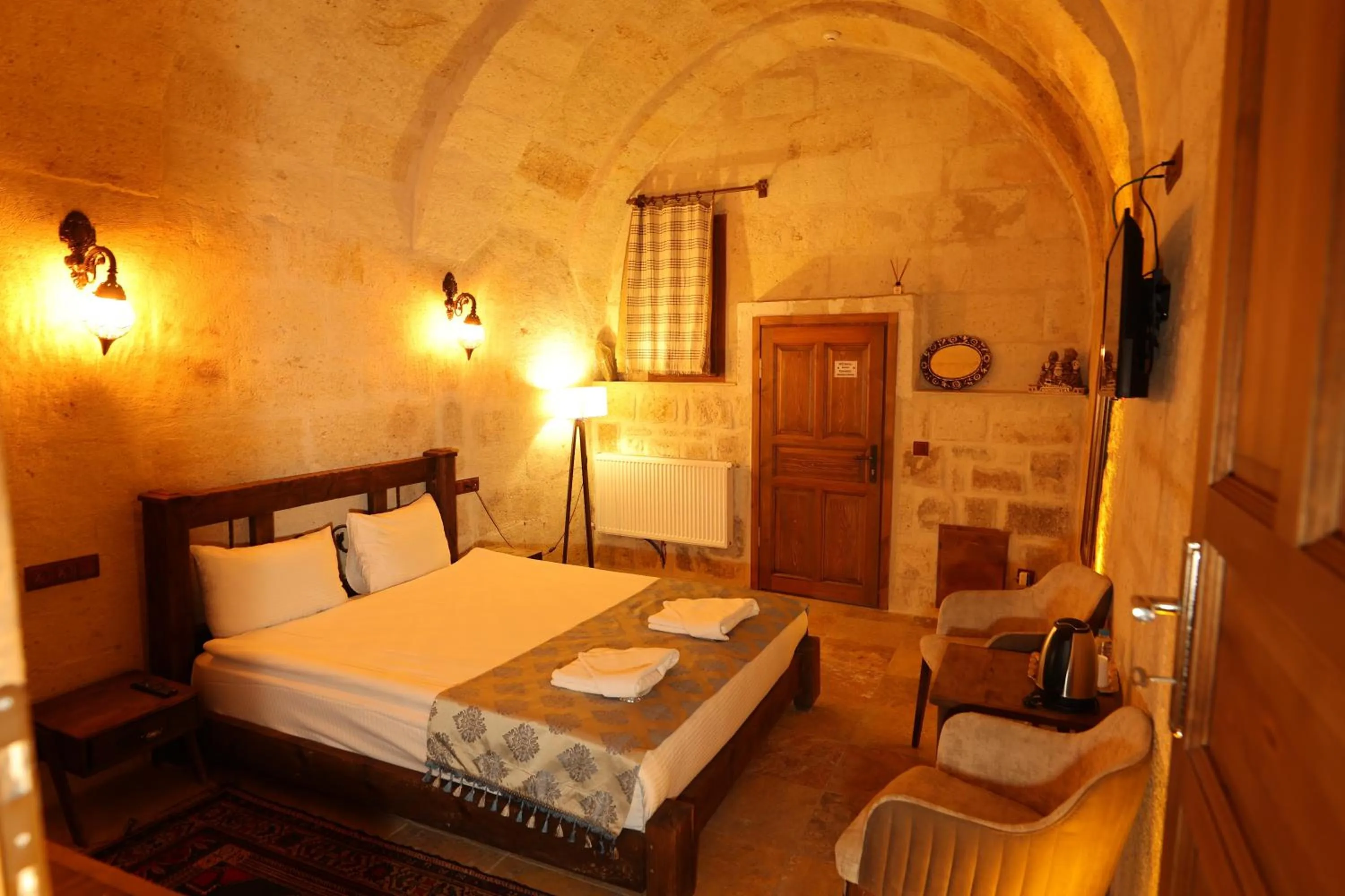 Photo of the whole room, Bed in Cappadocia Balloon Boutique