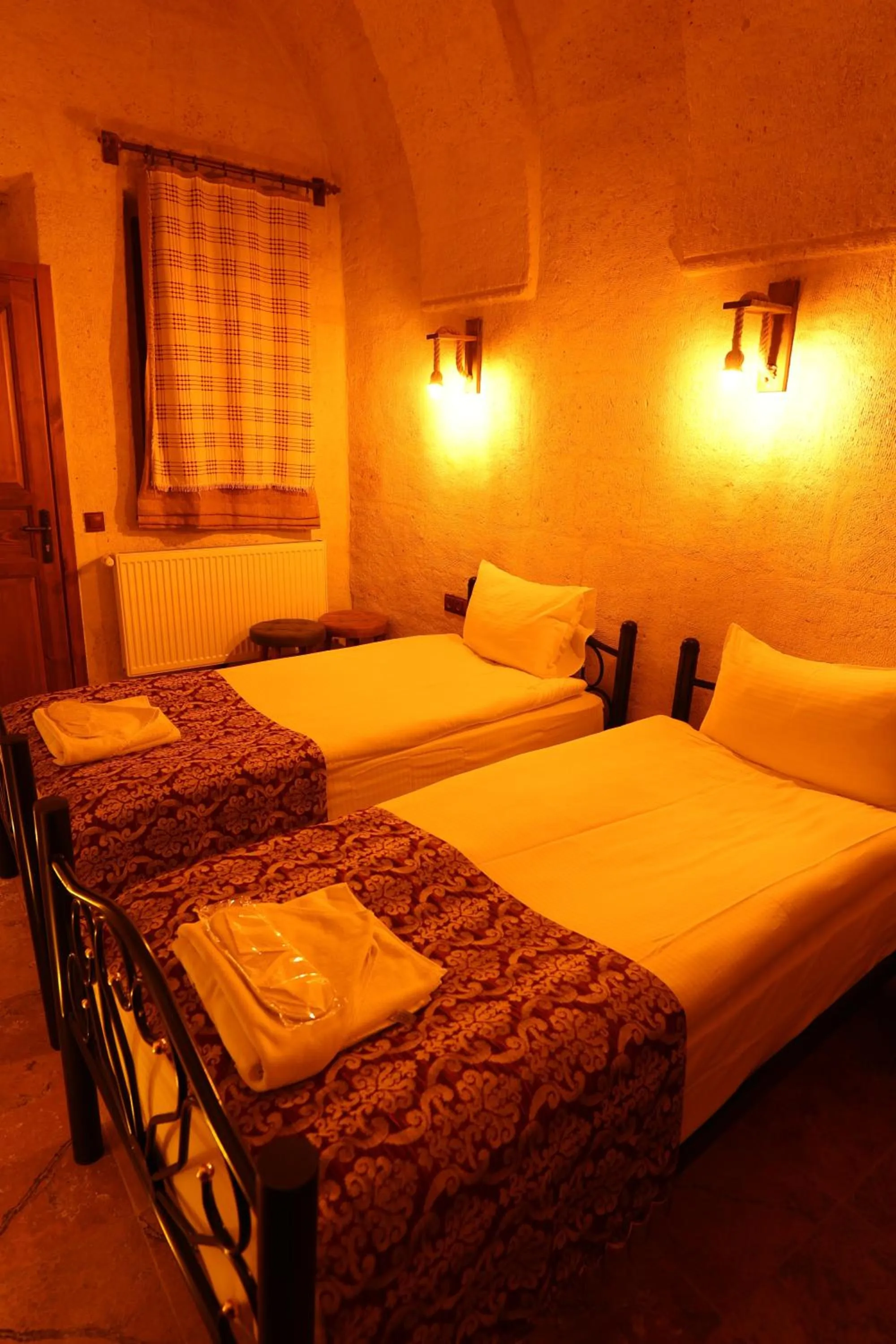 Photo of the whole room, Bed in Cappadocia Balloon House