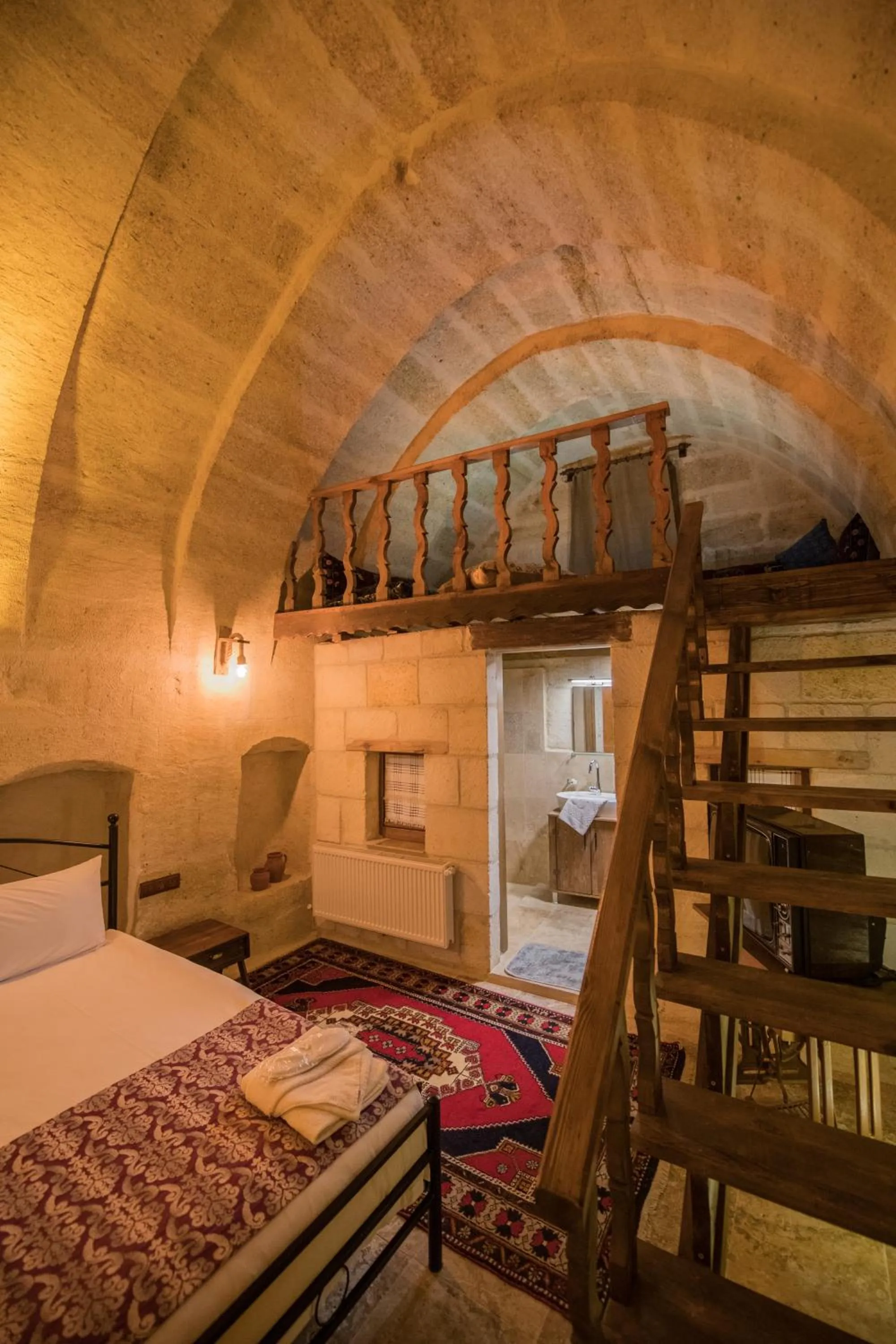 Photo of the whole room, Bed in Cappadocia Balloon Boutique