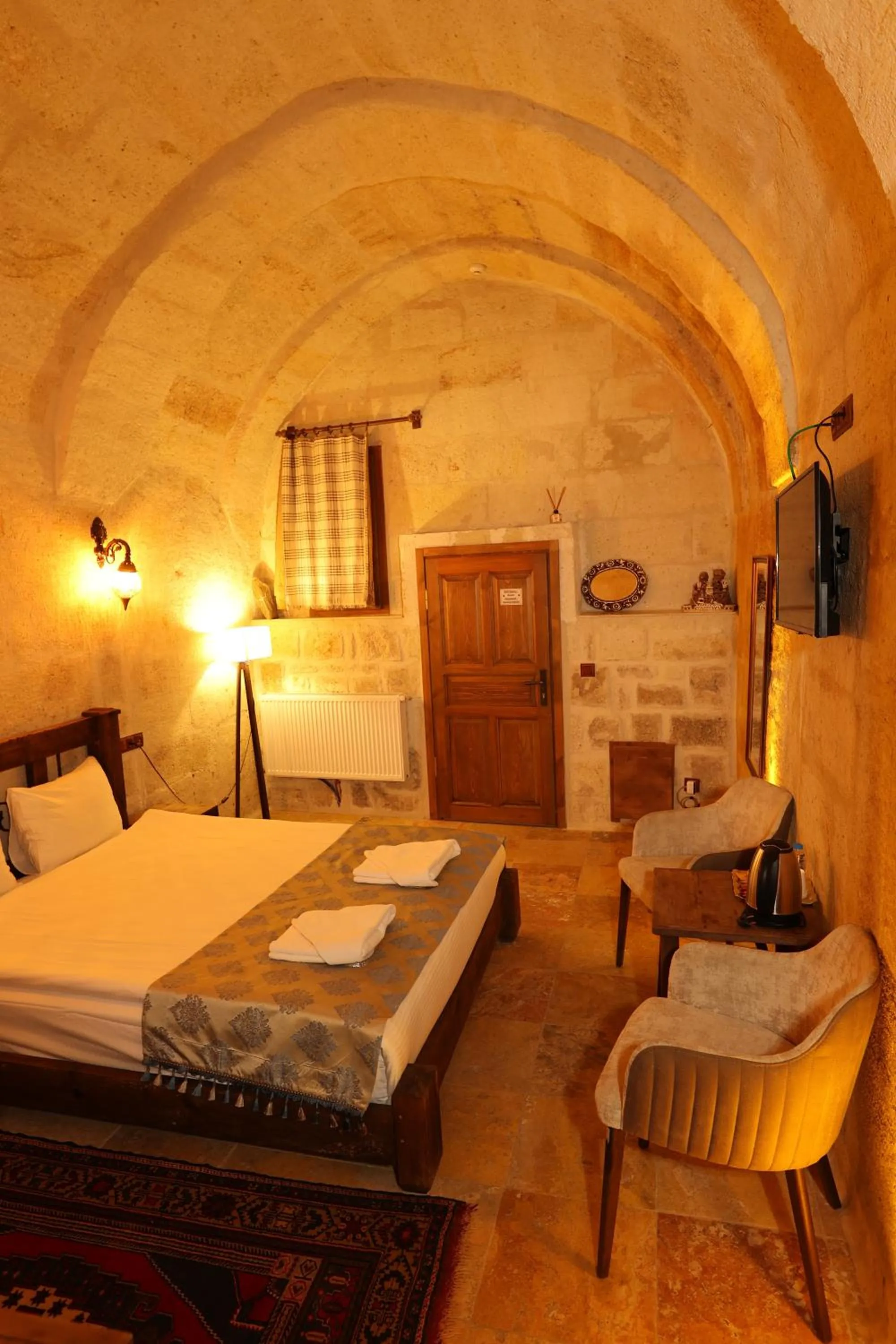 Photo of the whole room, Bed in Cappadocia Balloon Boutique