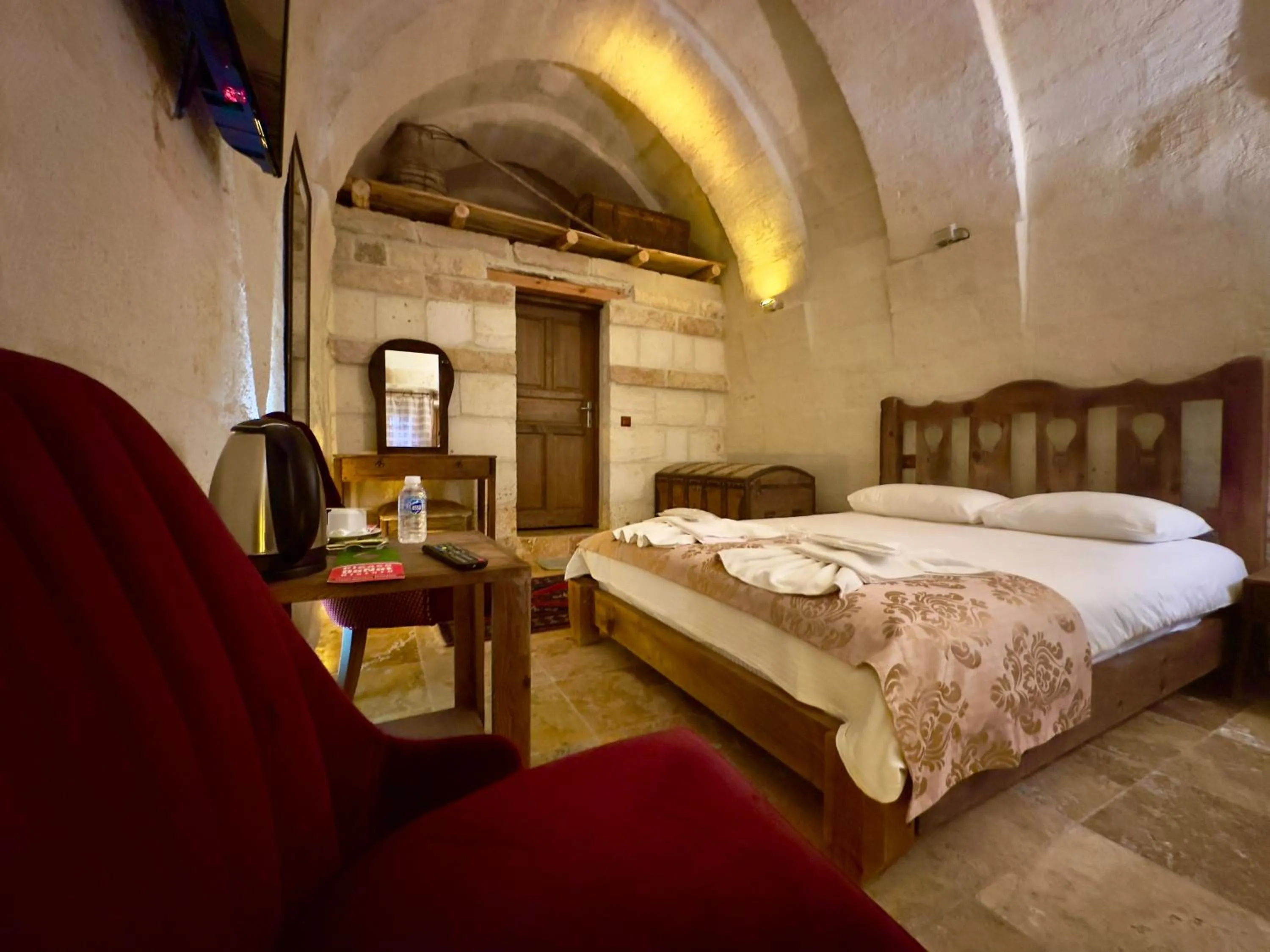 Photo of the whole room, Bed in Cappadocia Balloon Boutique