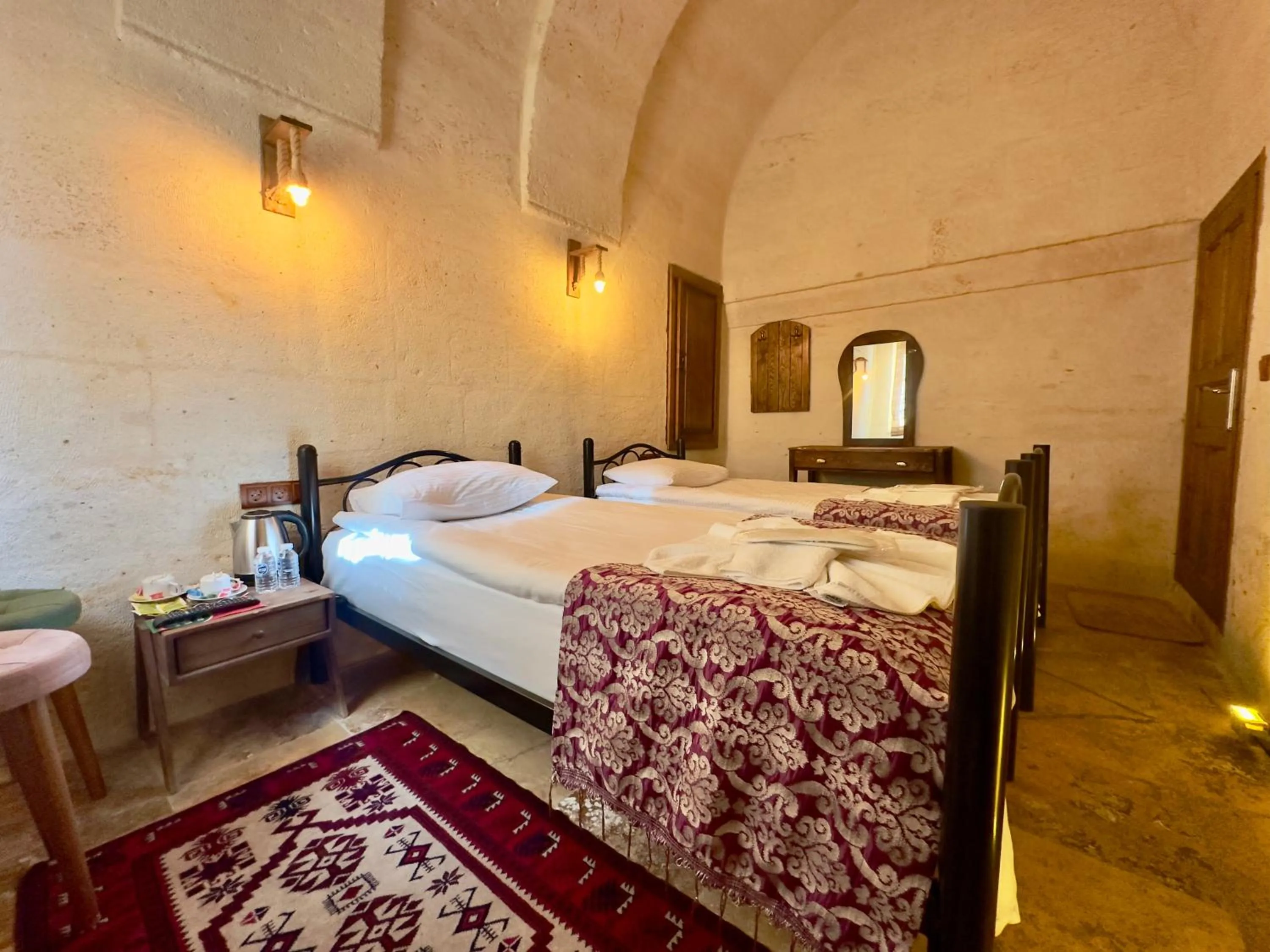 Photo of the whole room, Bed in Cappadocia Balloon Boutique
