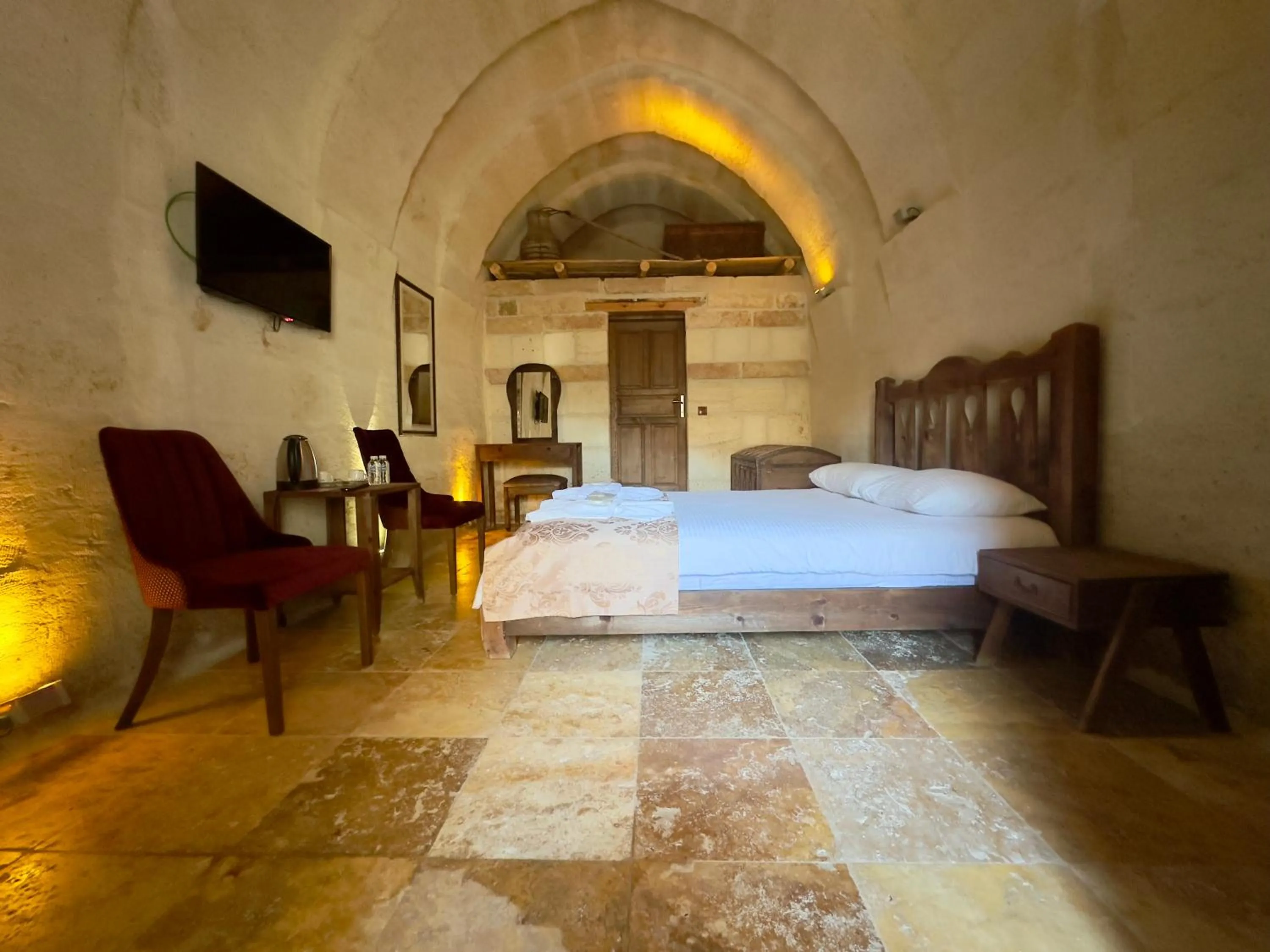 Photo of the whole room, Bed in Cappadocia Balloon Boutique