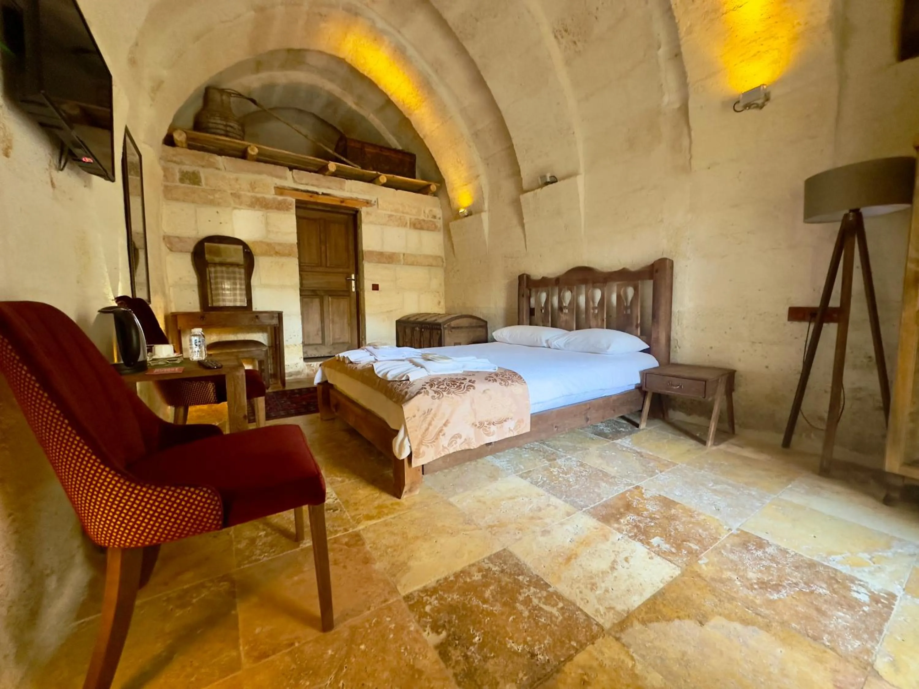 Photo of the whole room, Bed in Cappadocia Balloon Boutique