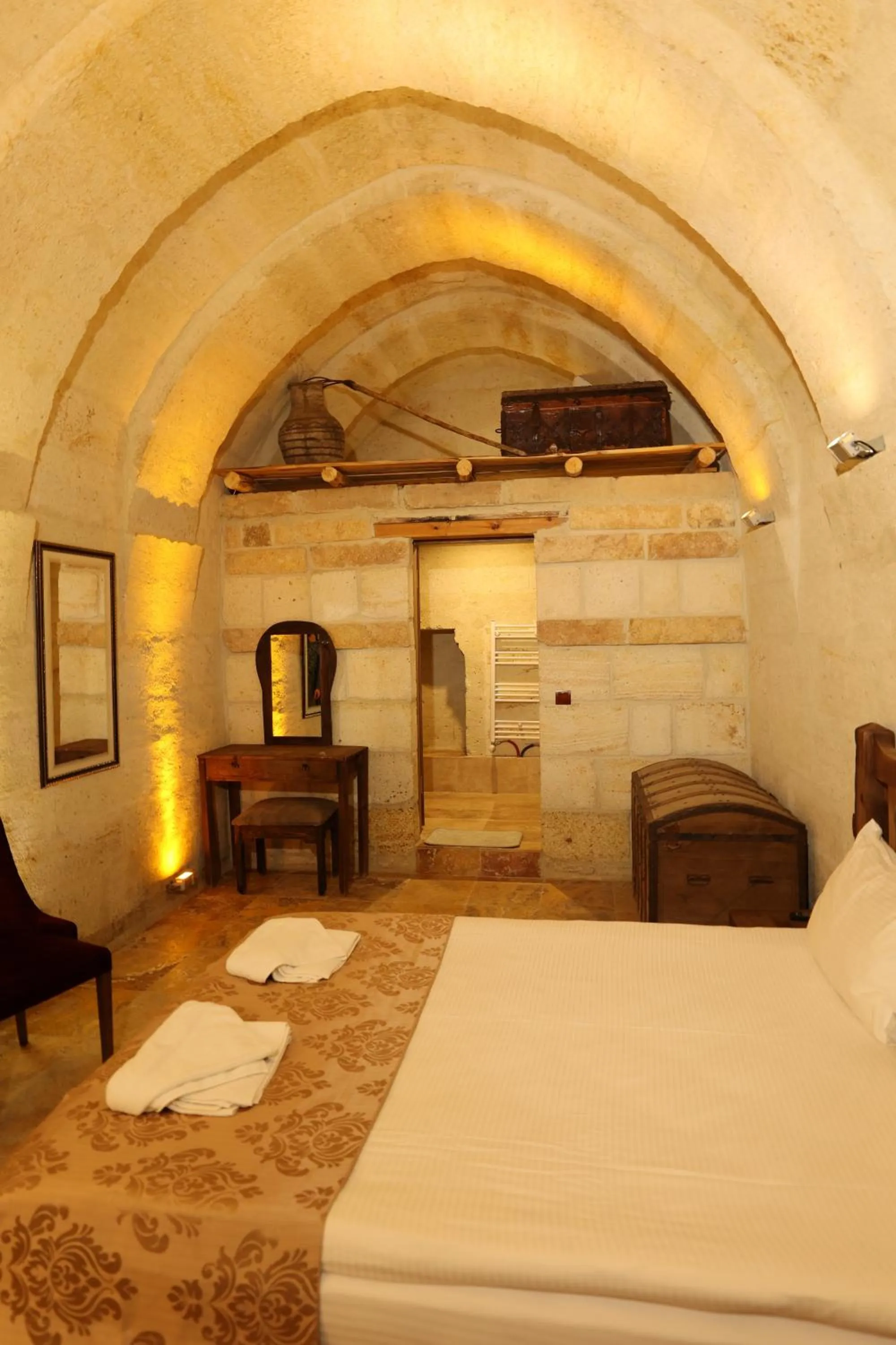 Photo of the whole room, Bed in Cappadocia Balloon Boutique