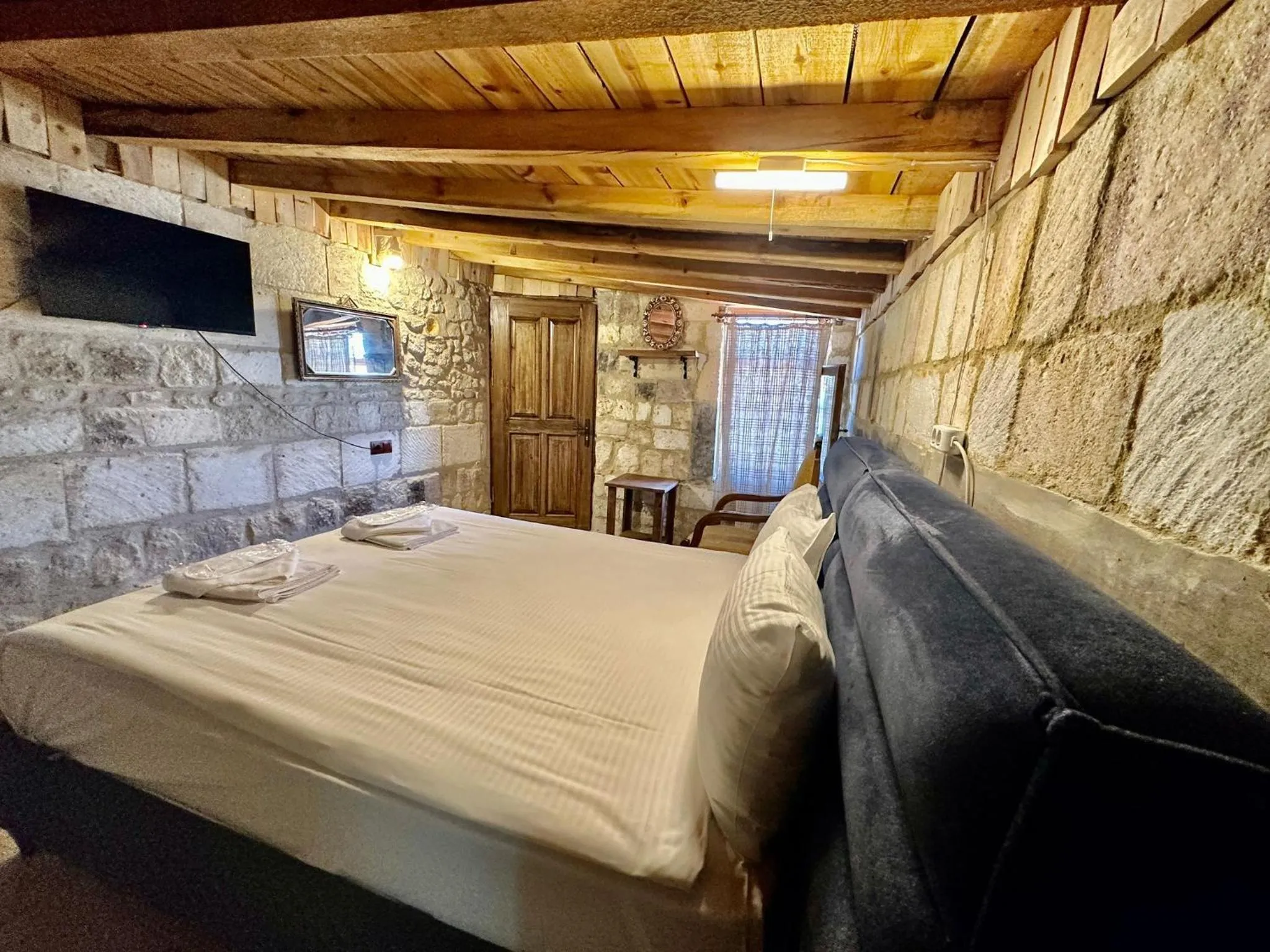 Photo of the whole room, Bed in Cappadocia Balloon Boutique