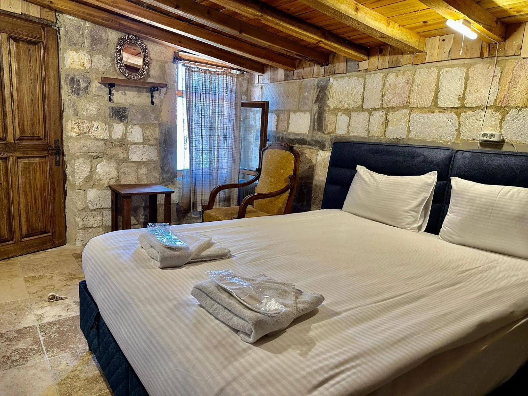 Photo of the whole room, Bed in Cappadocia Balloon Boutique