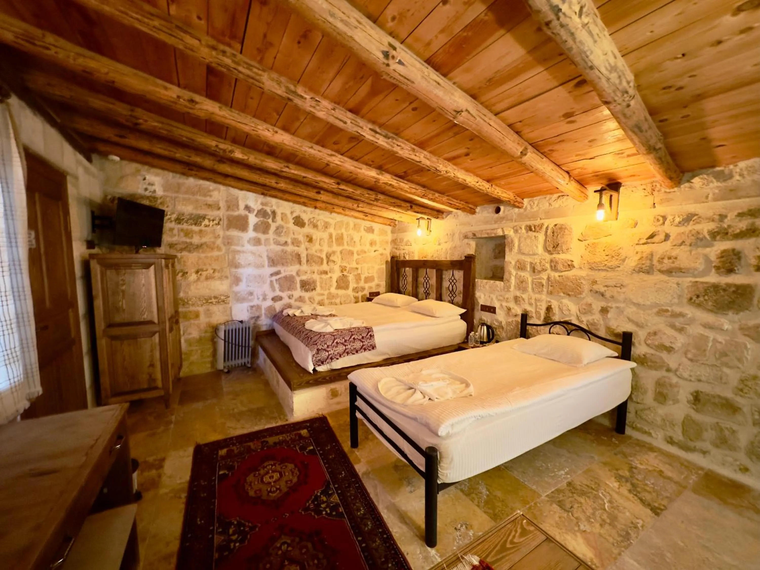 Photo of the whole room, Bed in Cappadocia Balloon Boutique