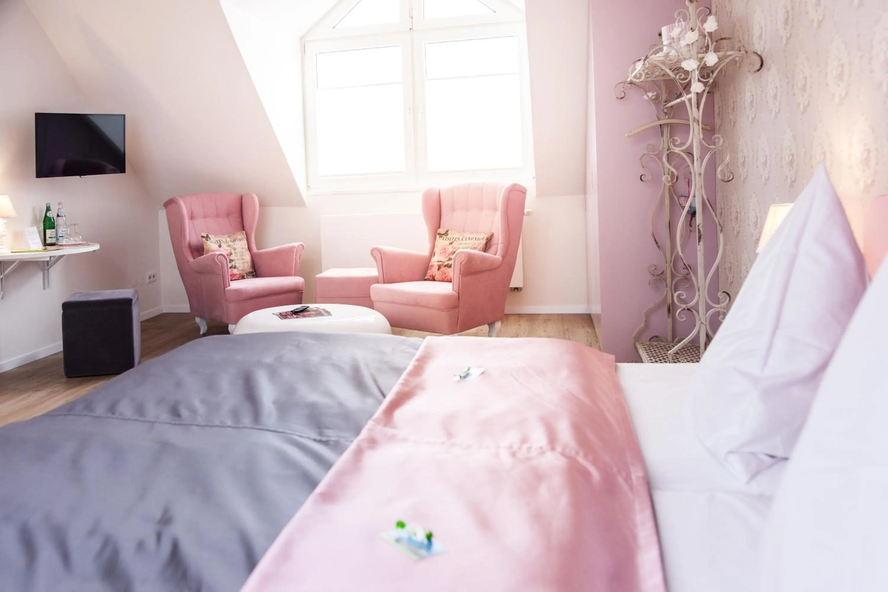 Photo of the whole room, Bed in Hotel Wulff