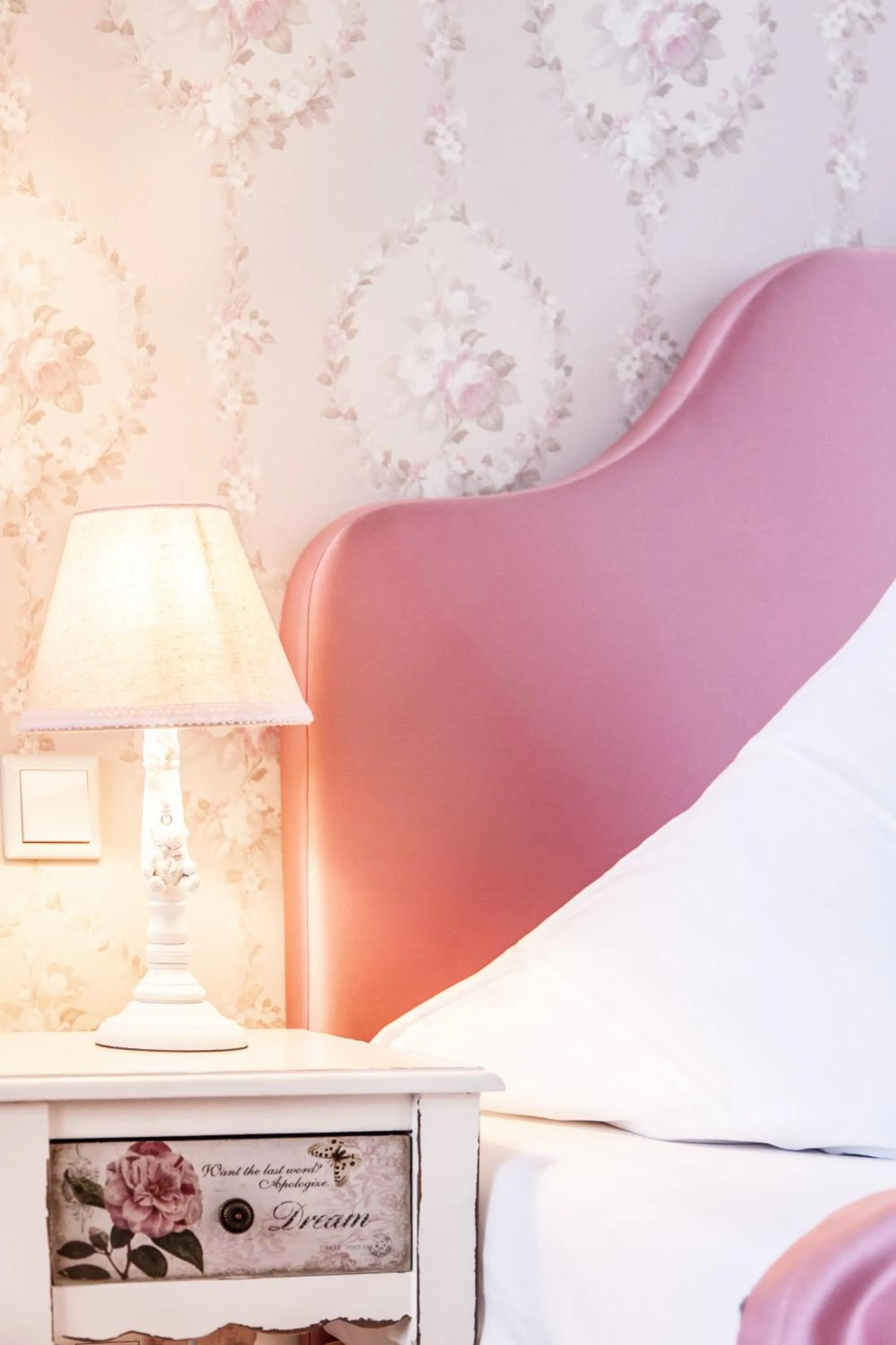 Decorative detail, Bed in Hotel Wulff