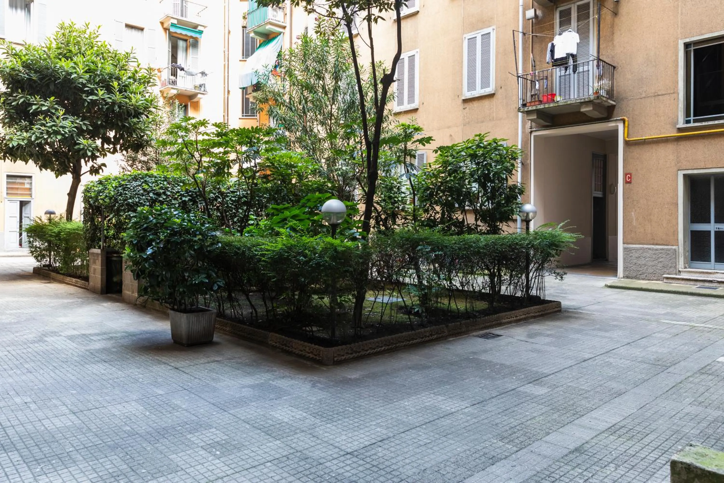 Property building in Casa Zara - Metro Lines