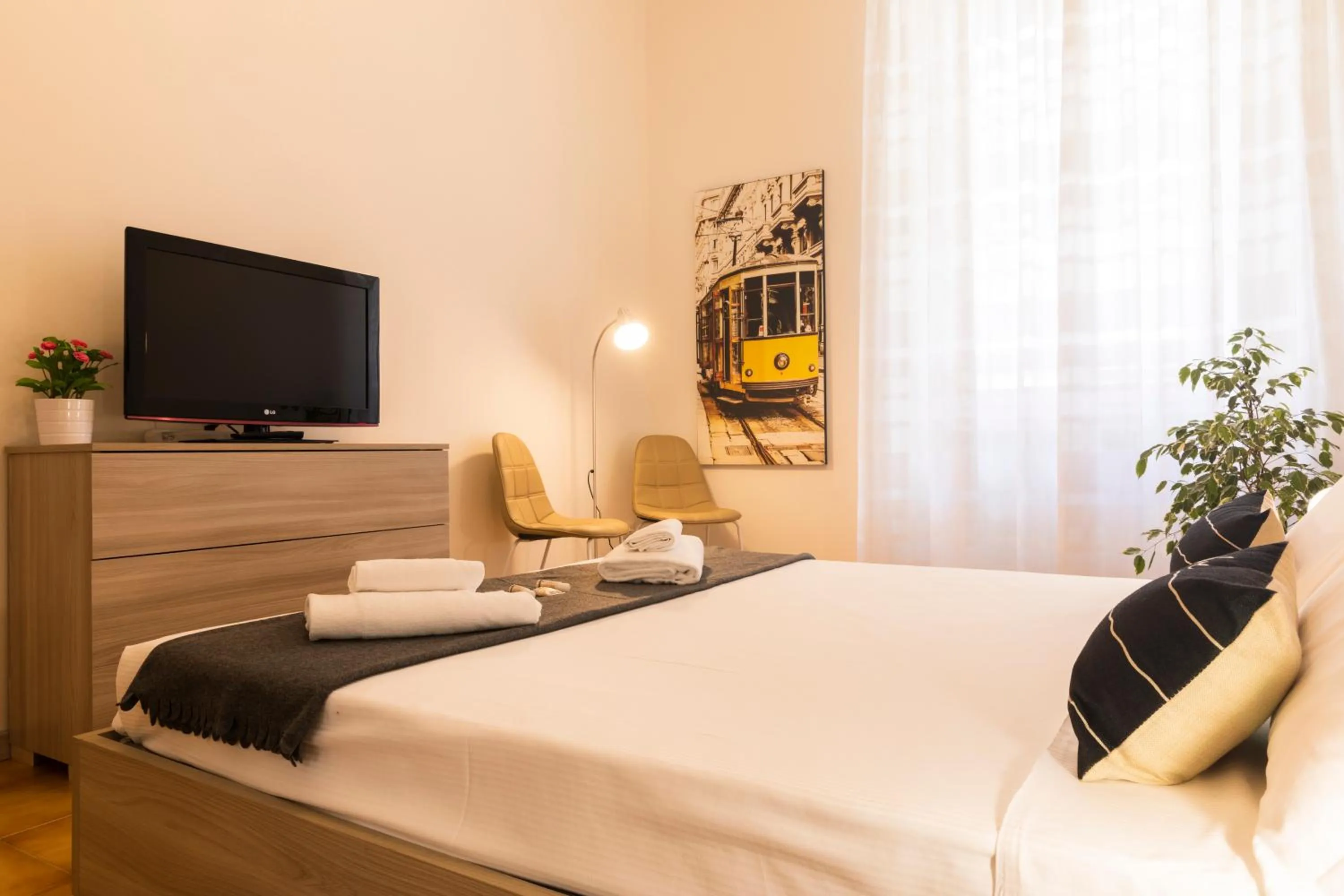 Property building, Bed in Casa Zara - Metro Lines