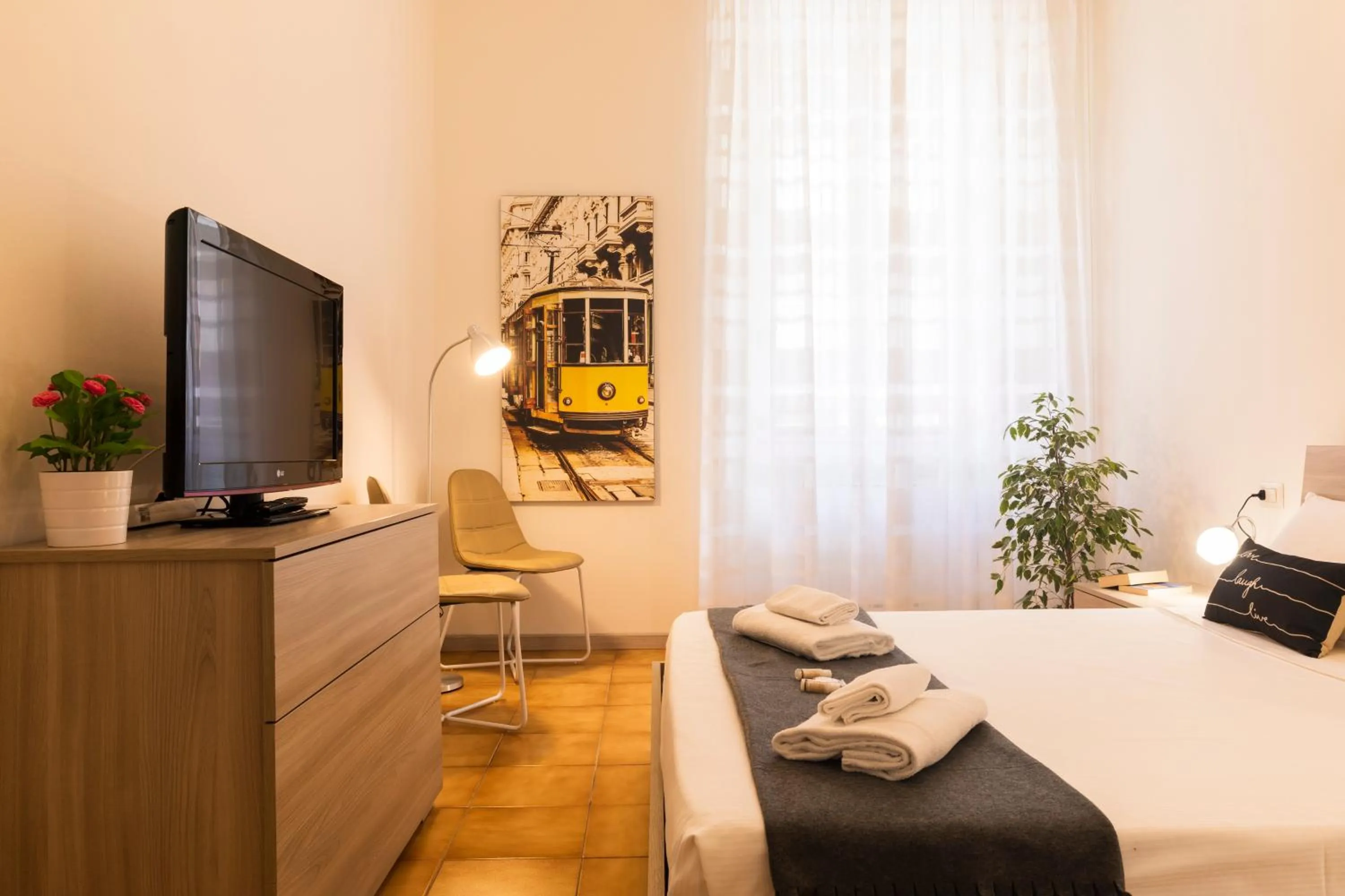 Property building, Bed in Casa Zara - Metro Lines