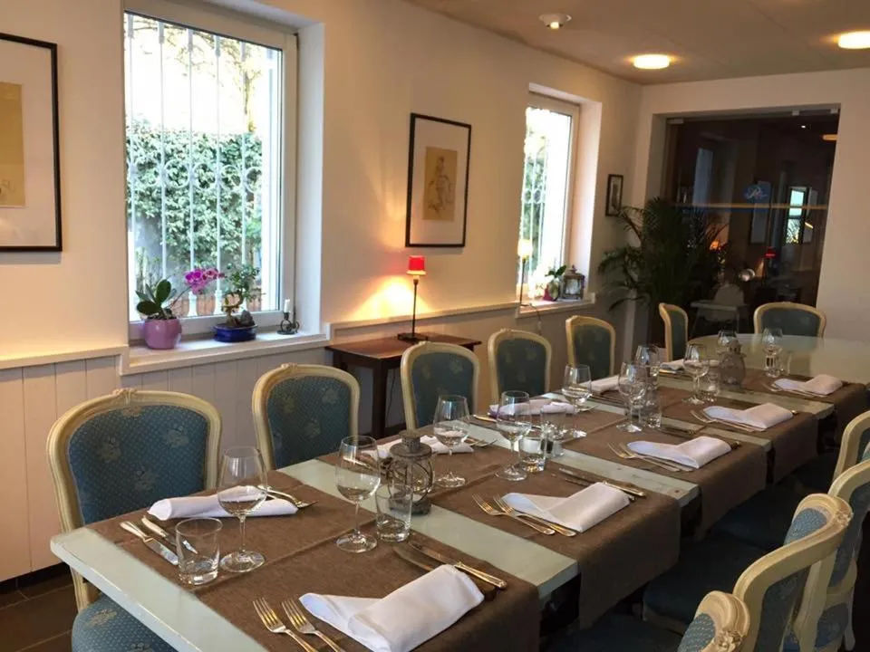 Restaurant/places to eat in Piccolo Hotel