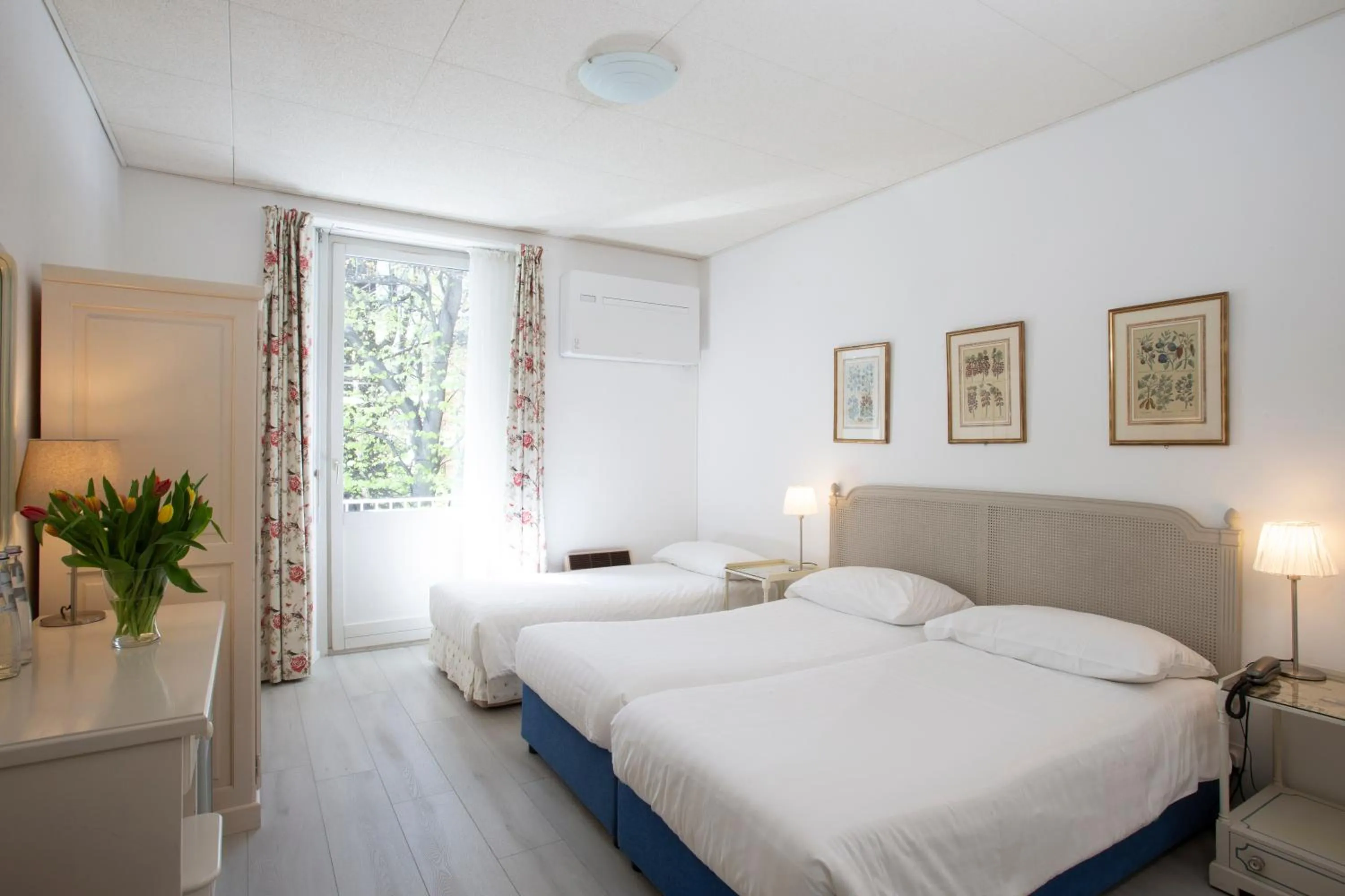 Bed in Piccolo Hotel