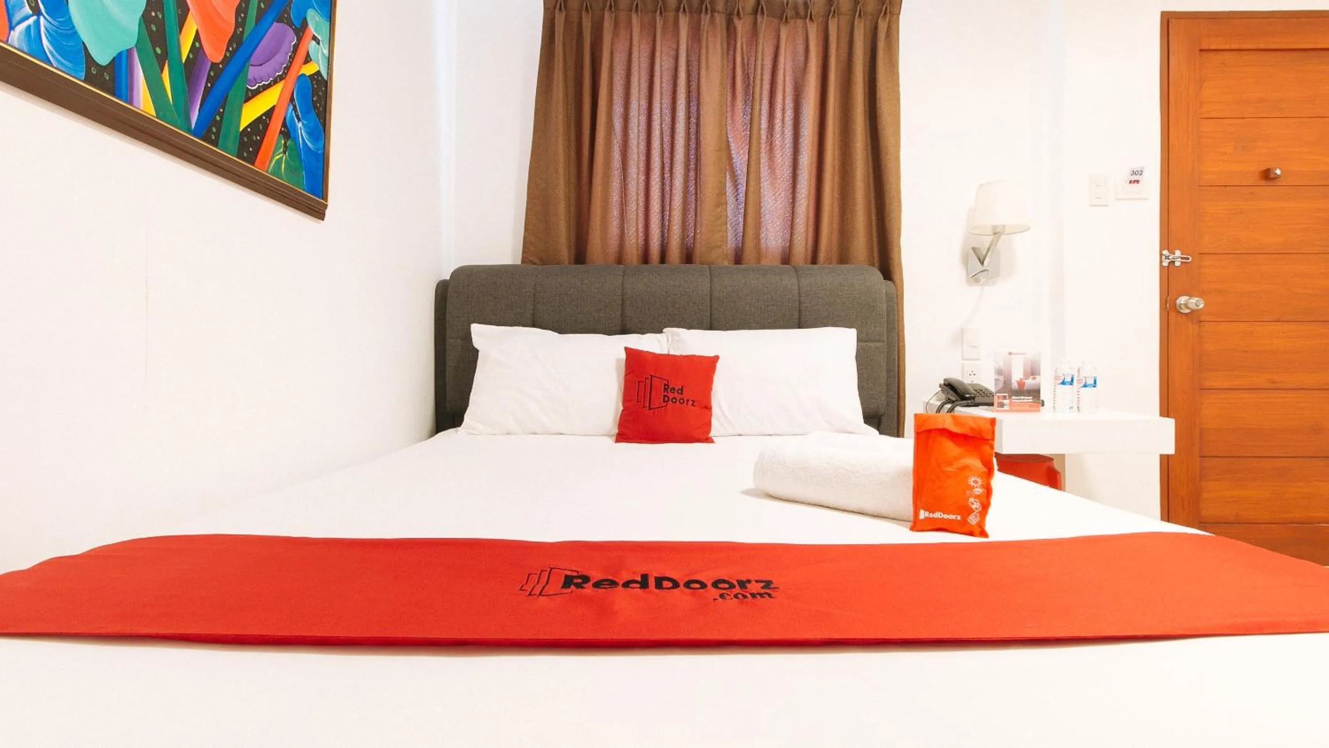 Bed in RedDoorz near Mercado del Lago