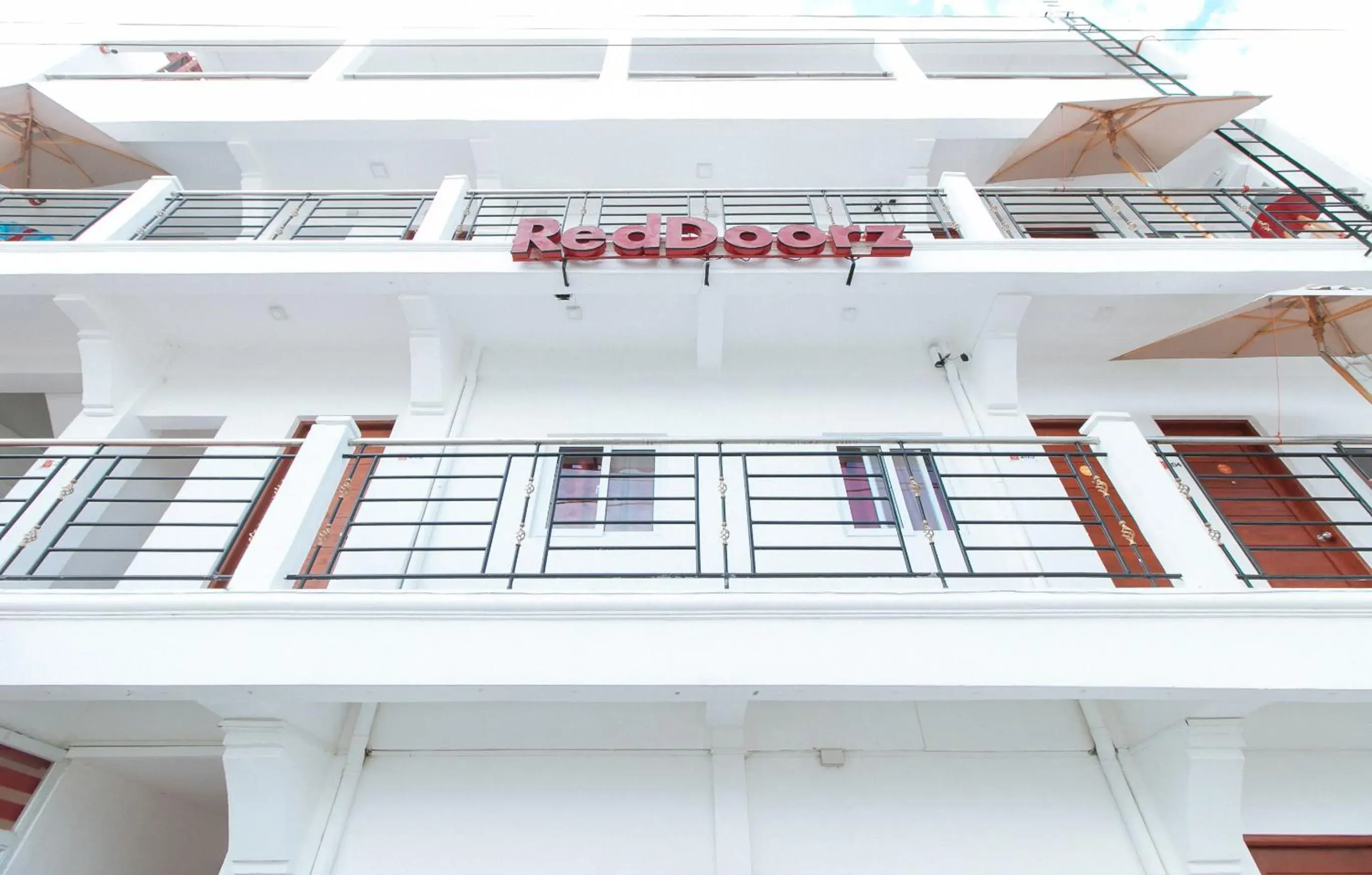 Property building in RedDoorz near Mercado del Lago Property building in RedDoorz near Mercado del Lago