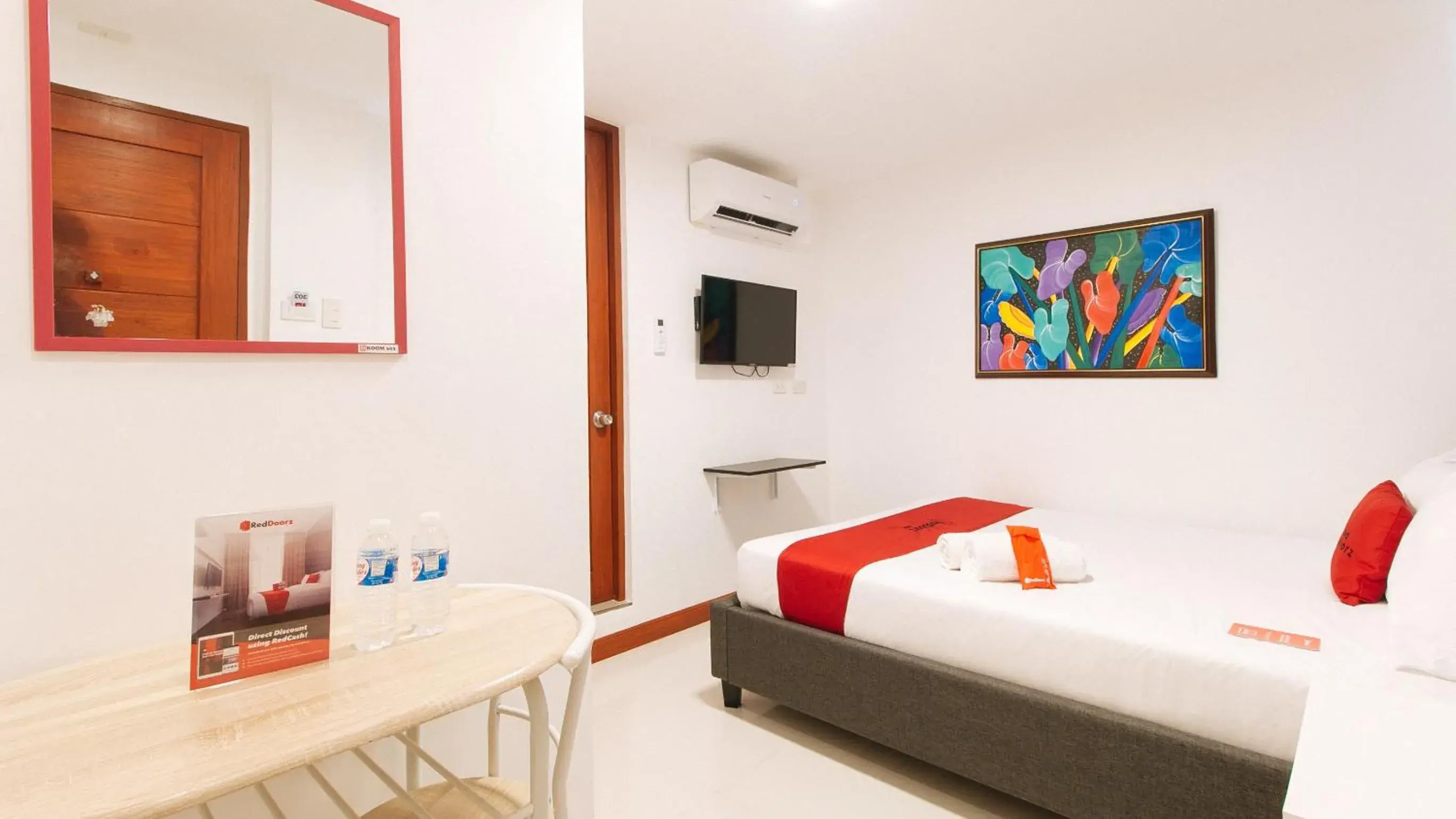 Bed in RedDoorz near Mercado del Lago Bed in RedDoorz near Mercado del Lago