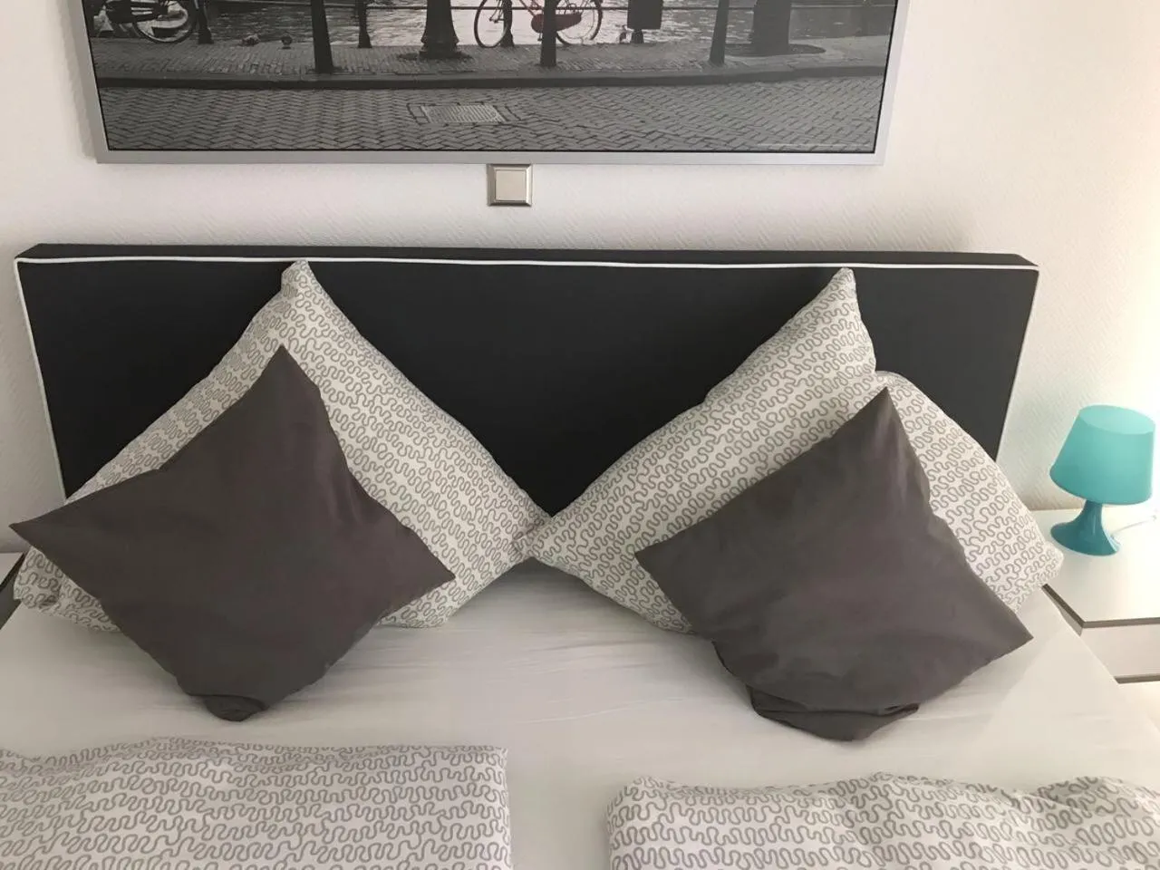 Bed in Balthasar Neumann Speiserei & Gästehaus - Zentrum Brühl -E-Ladestation, nähe Phantasialand