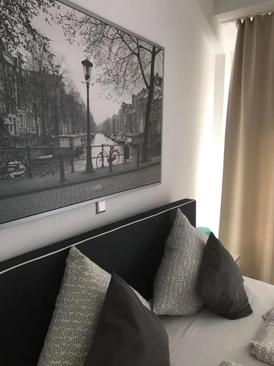 Bed in Balthasar Neumann Speiserei & Gästehaus - Zentrum Brühl -E-Ladestation, nähe Phantasialand