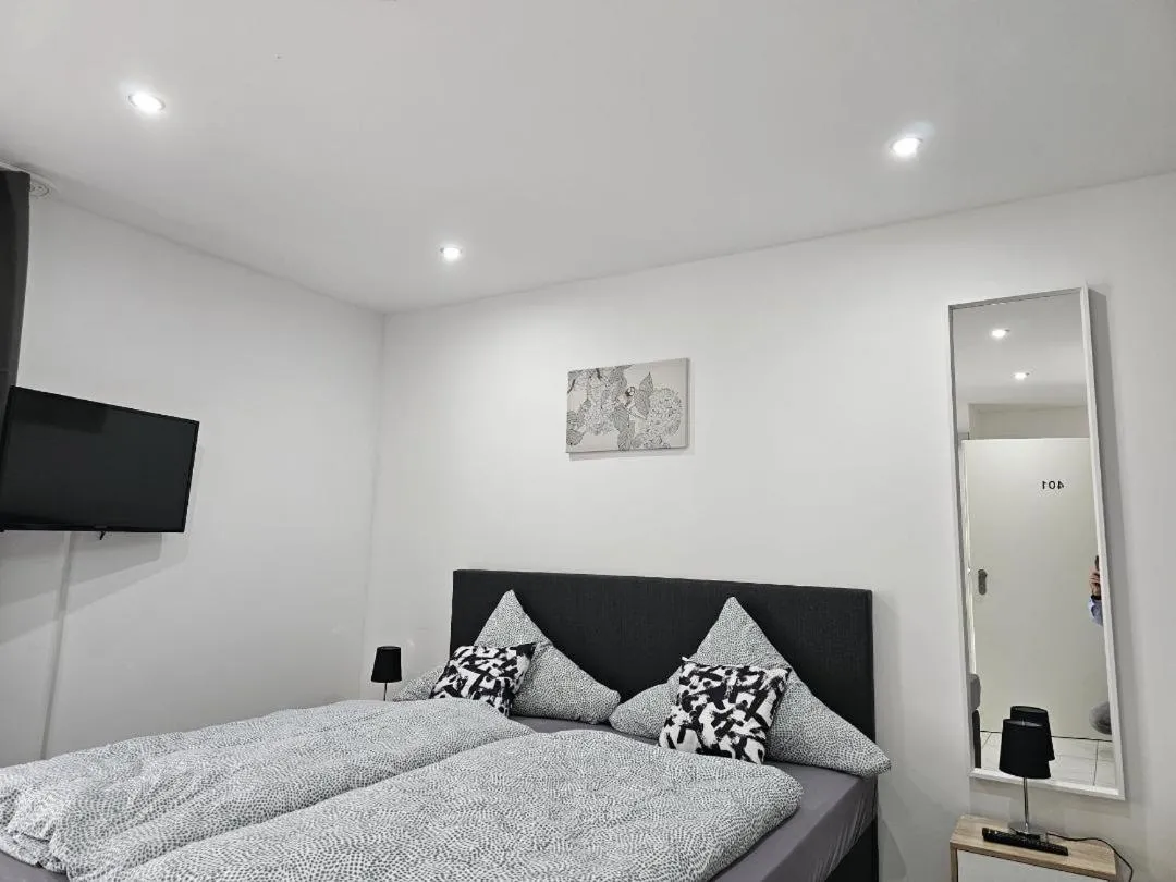 Bed in Balthasar Neumann Speiserei & Gästehaus - Zentrum Brühl -E-Ladestation, nähe Phantasialand