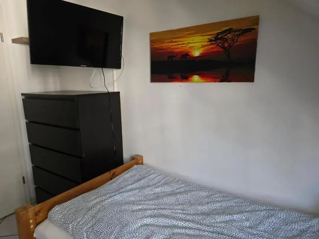 Bed in Balthasar Neumann Speiserei & Gästehaus - Zentrum Brühl -E-Ladestation, nähe Phantasialand Bed in Balthasar Neumann Speiserei & Gästehaus - Zentrum Brühl -E-Ladestation, nähe Phantasialand