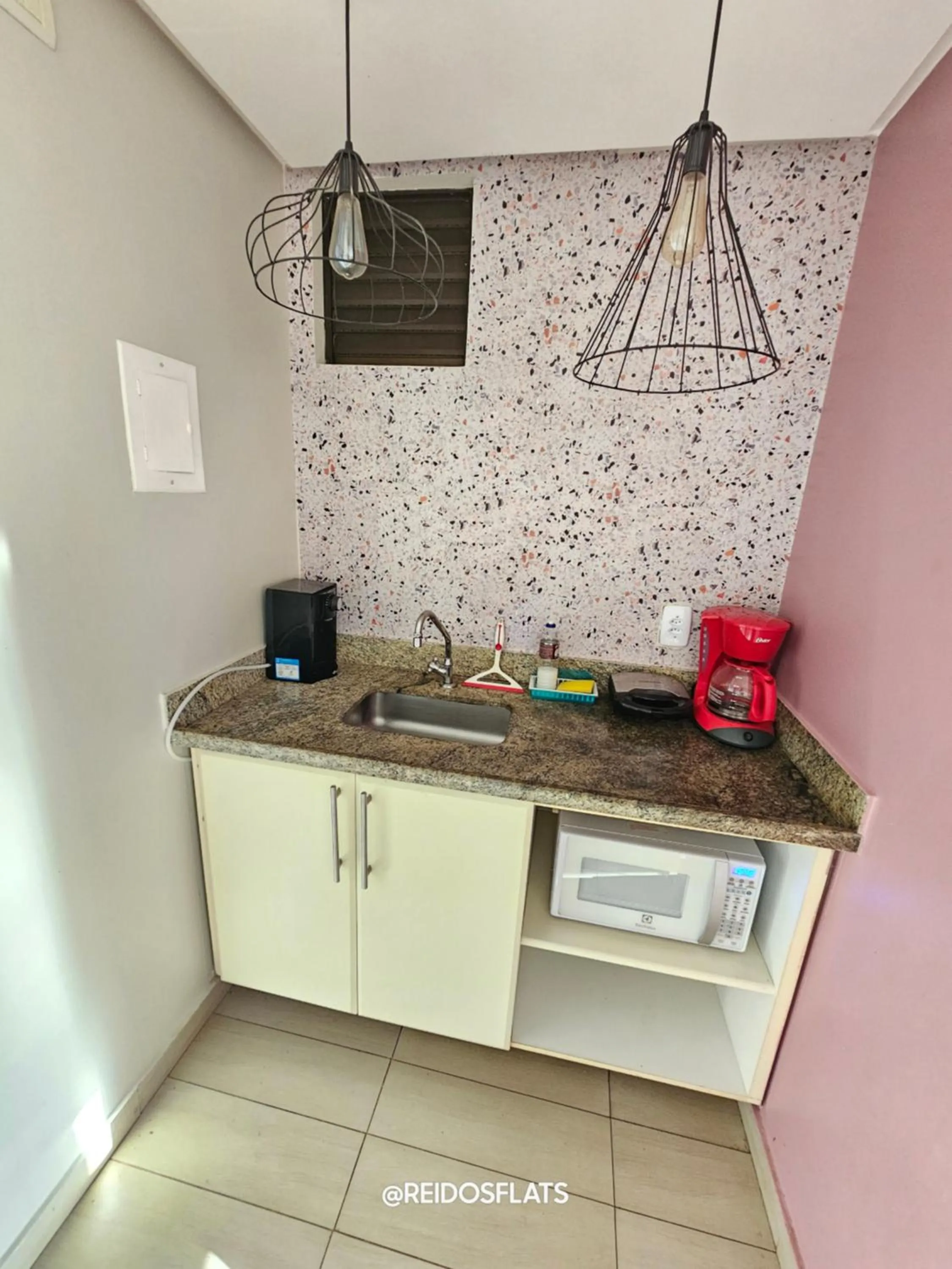 LAKE SIDE - VISTA DO LAGO