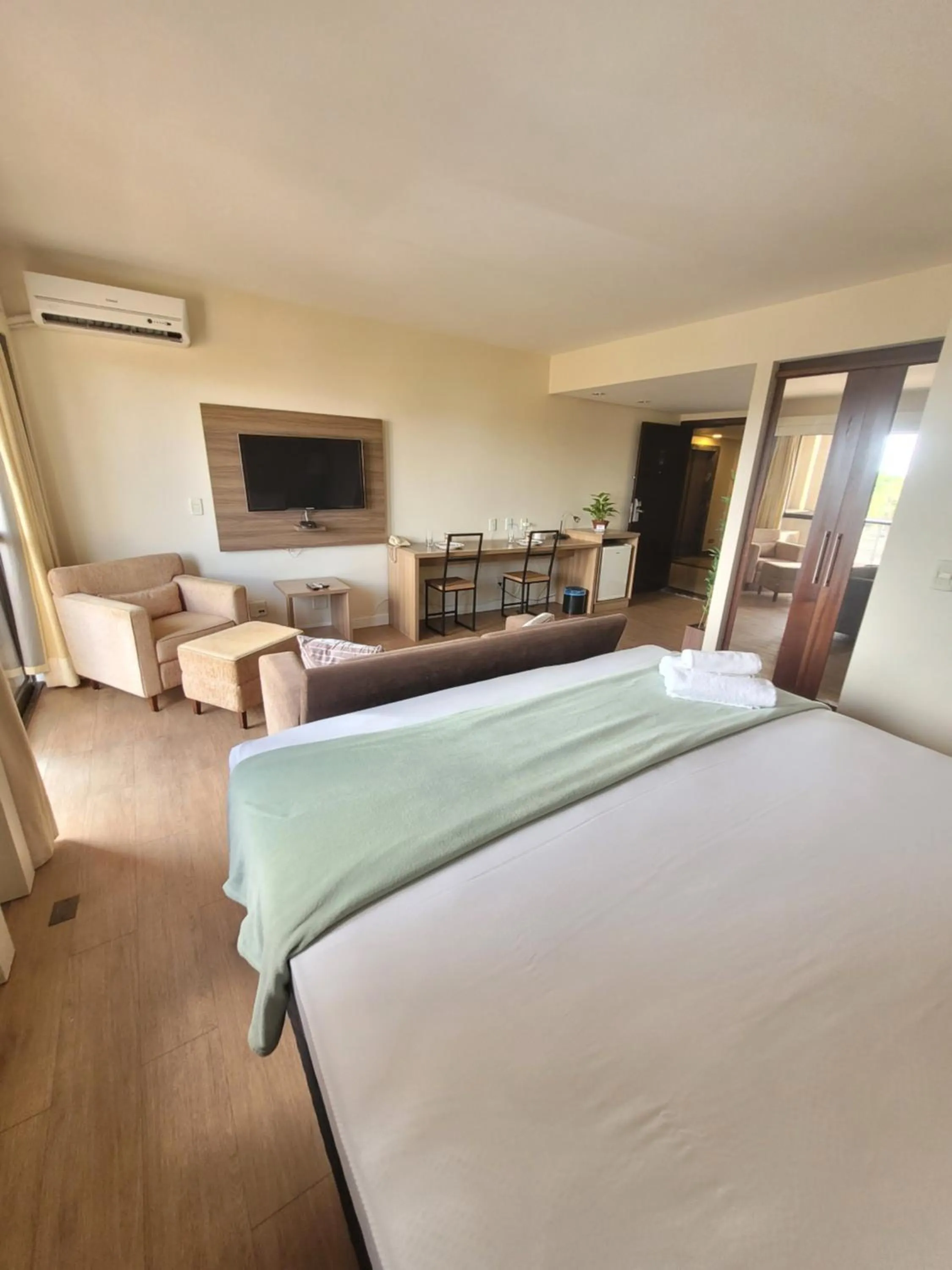 Communal lounge/ TV room, Bed in LAKE SIDE - VISTA DO LAGO