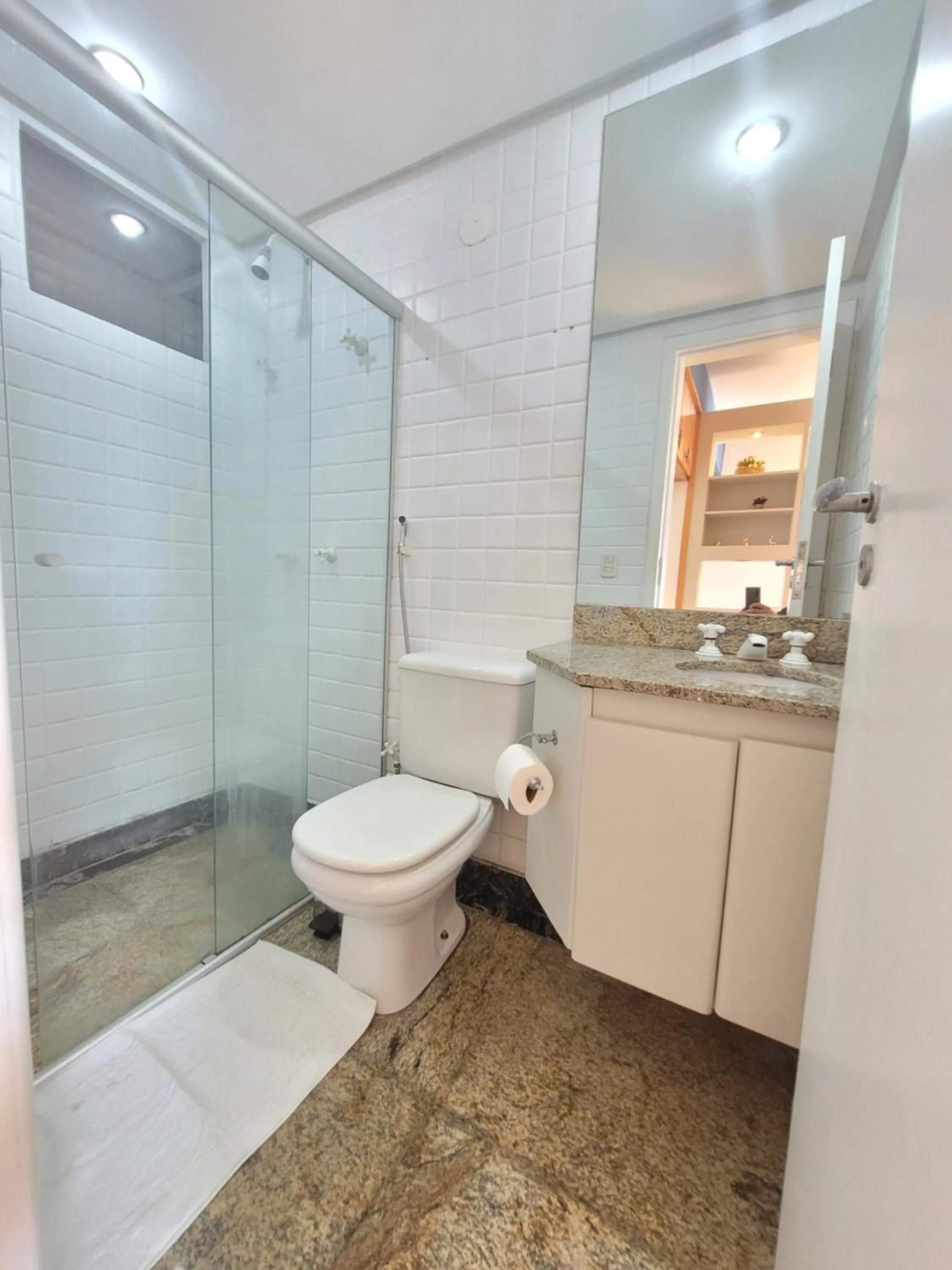 Shower in LAKE SIDE - VISTA DO LAGO