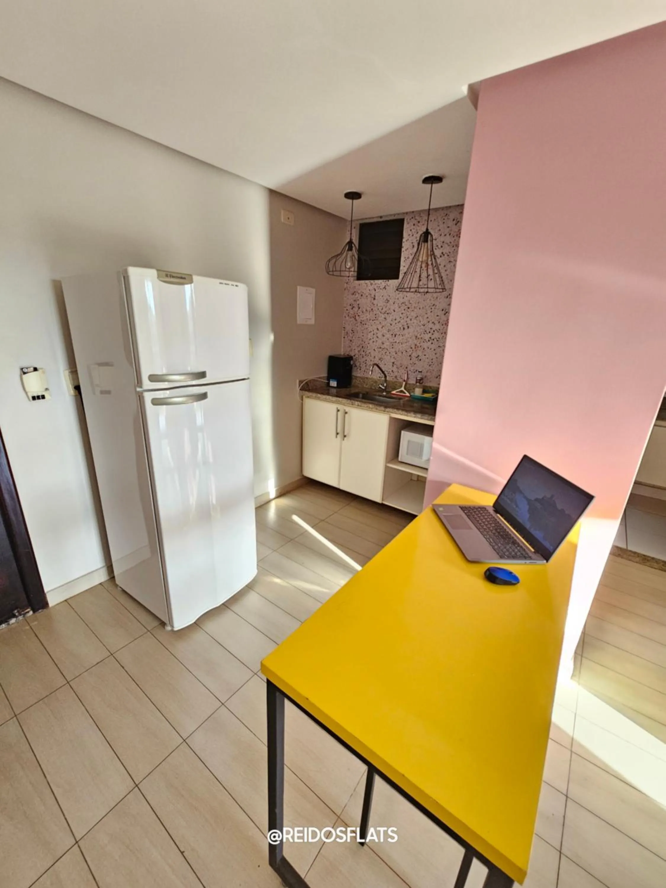 LAKE SIDE - VISTA DO LAGO