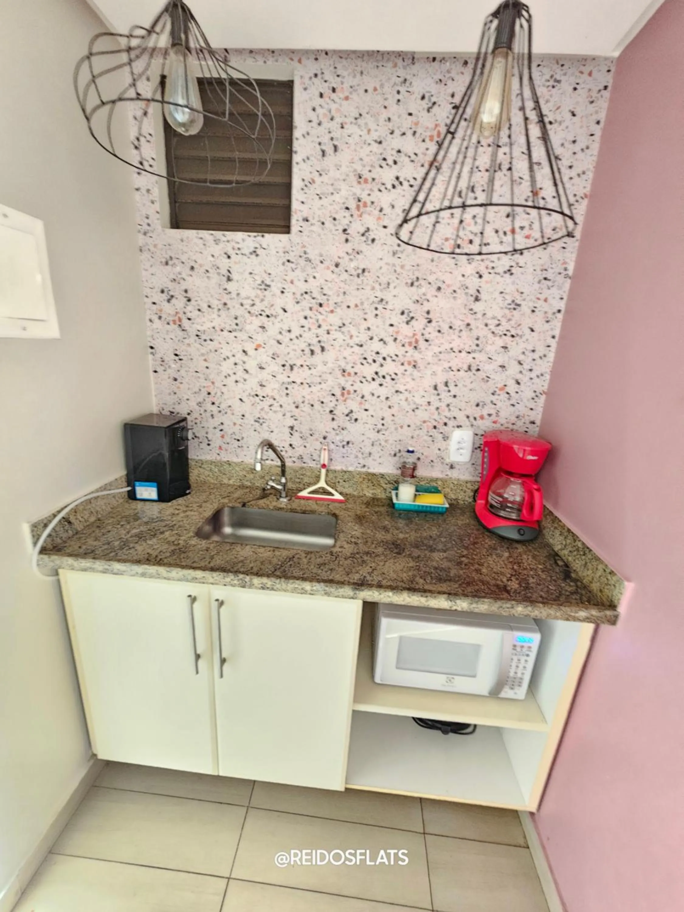 LAKE SIDE - VISTA DO LAGO