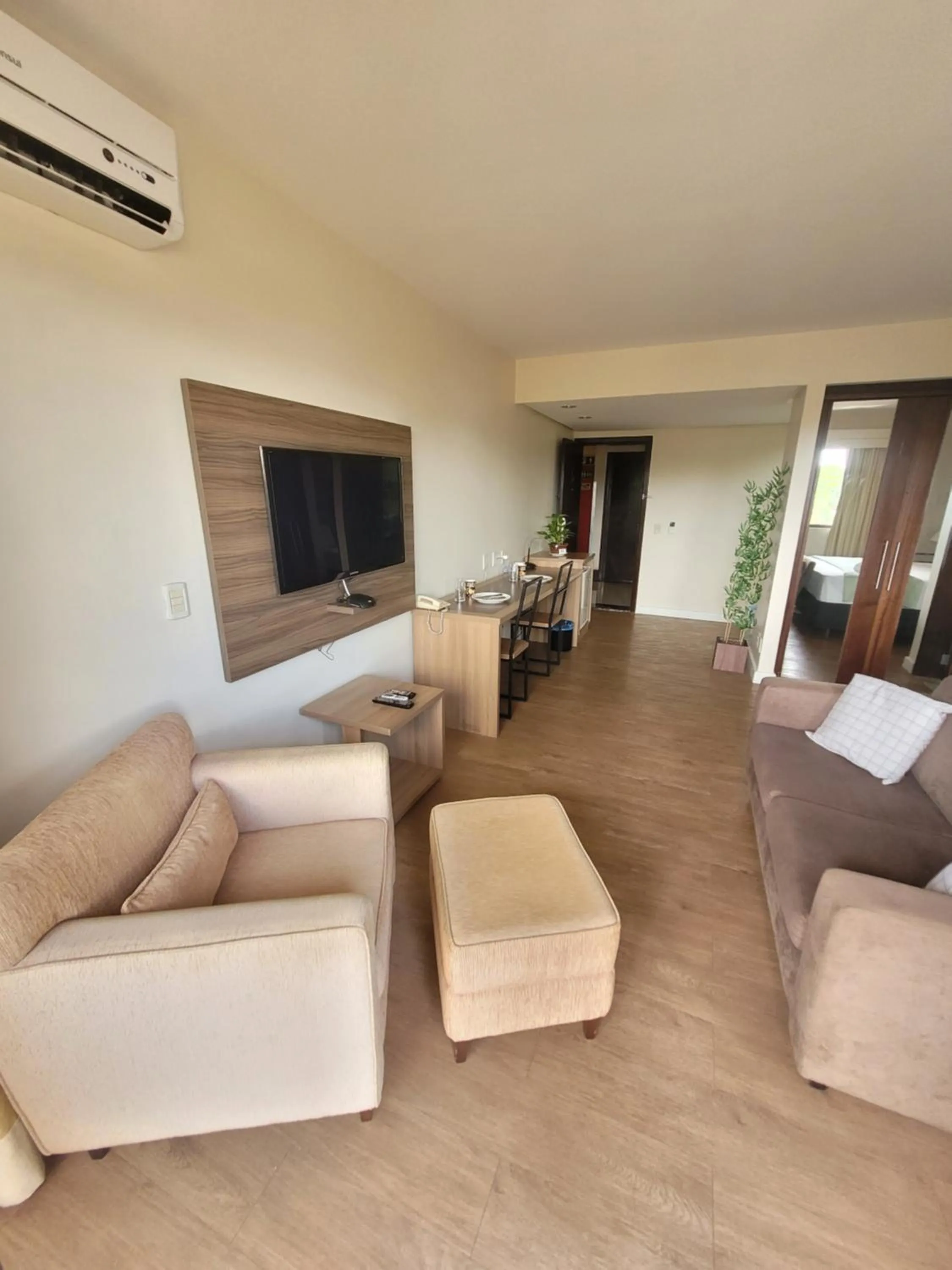 Communal lounge/ TV room in LAKE SIDE - VISTA DO LAGO