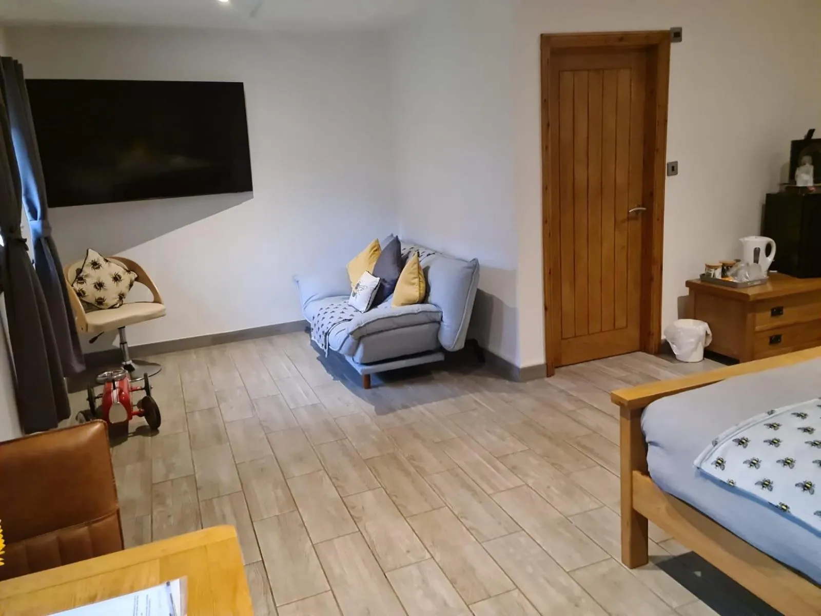 Bed in Bumble Barn Bed & Breakfast