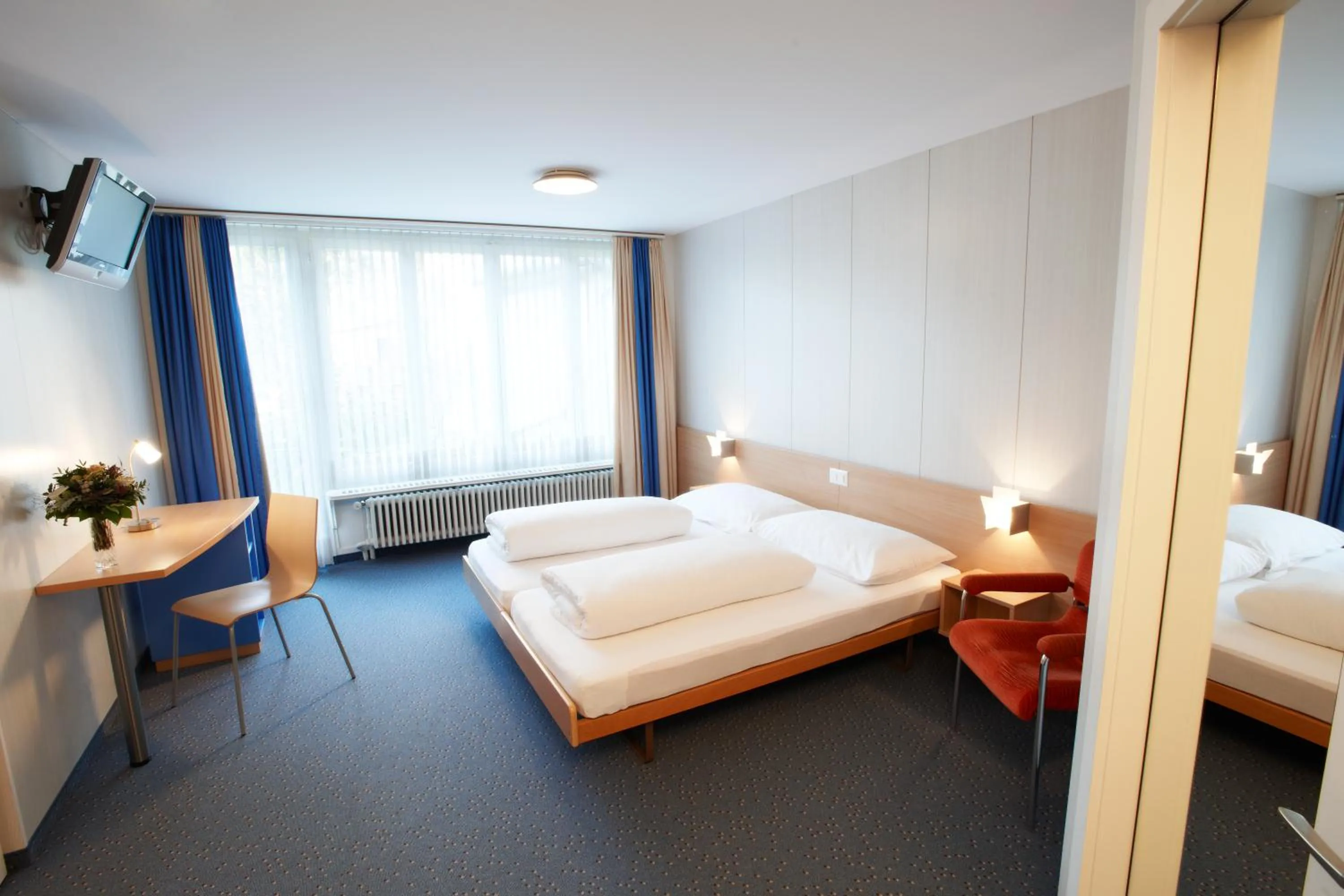 Photo of the whole room, Bed in Hotel Kreuz
