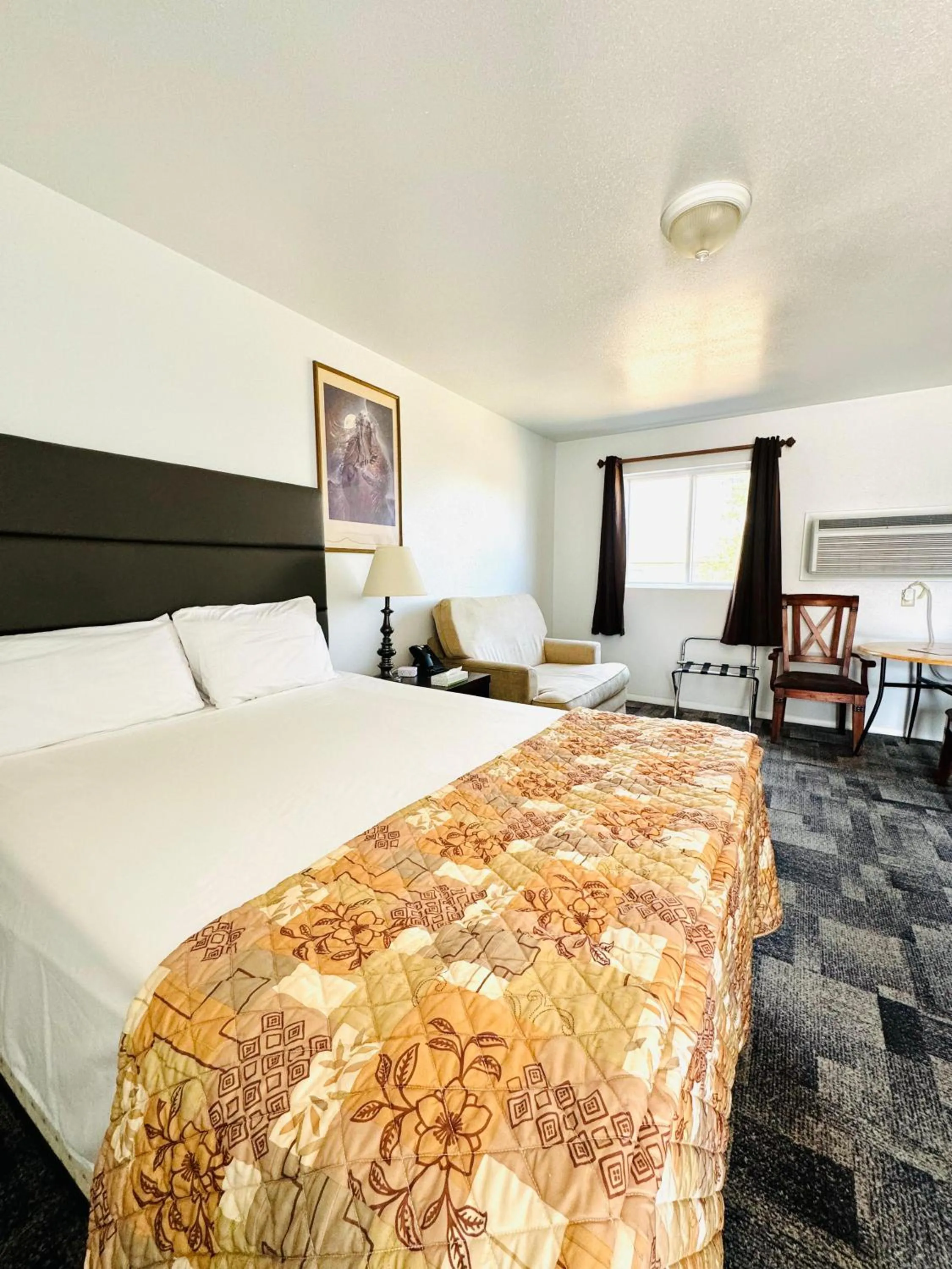 Bedroom, Bed in Americas Best Value Inn